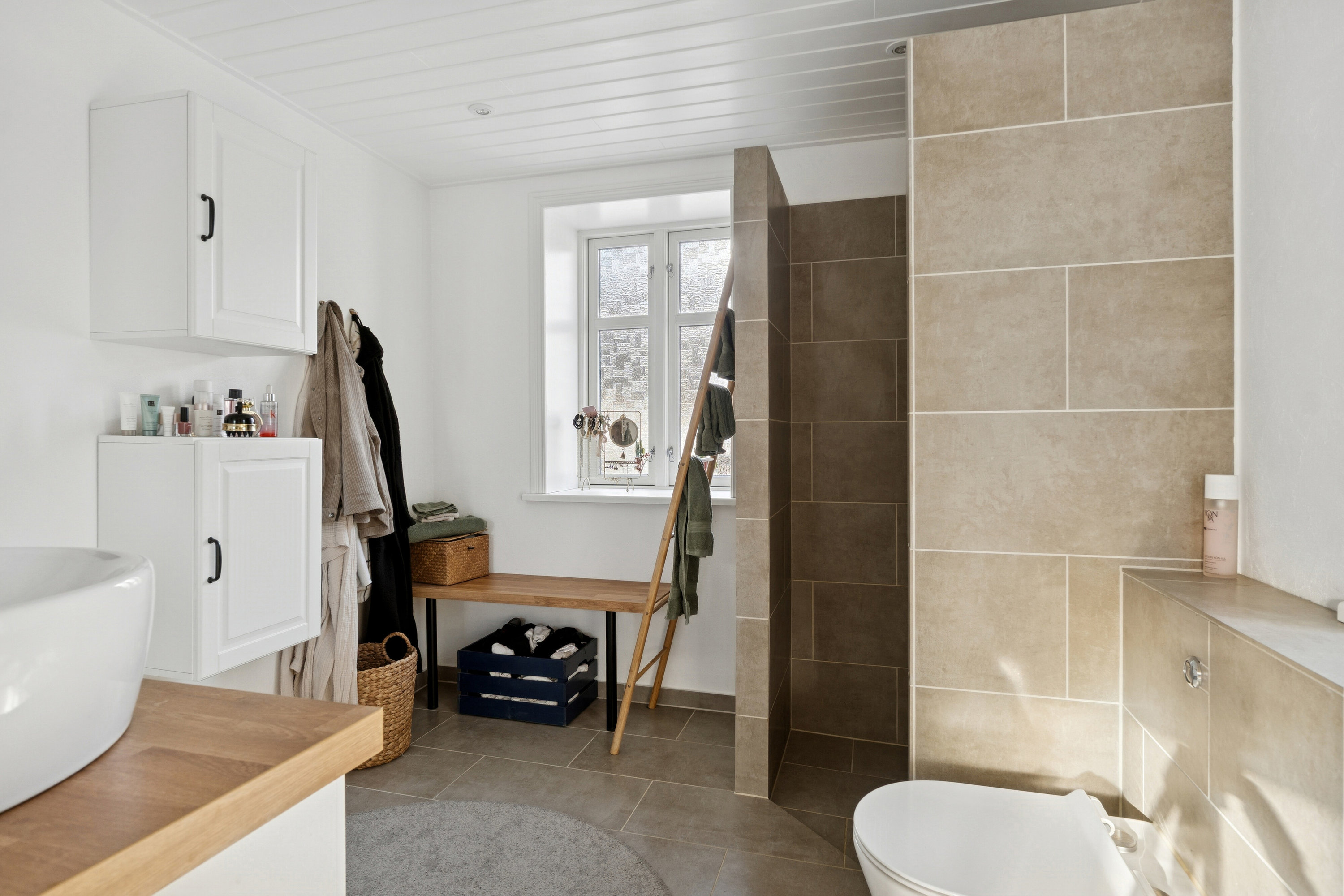 Fremhævet badeværelse billede i fuldskærmstilstand. Billede af Ålborgvej 202, 9800 Hjørring