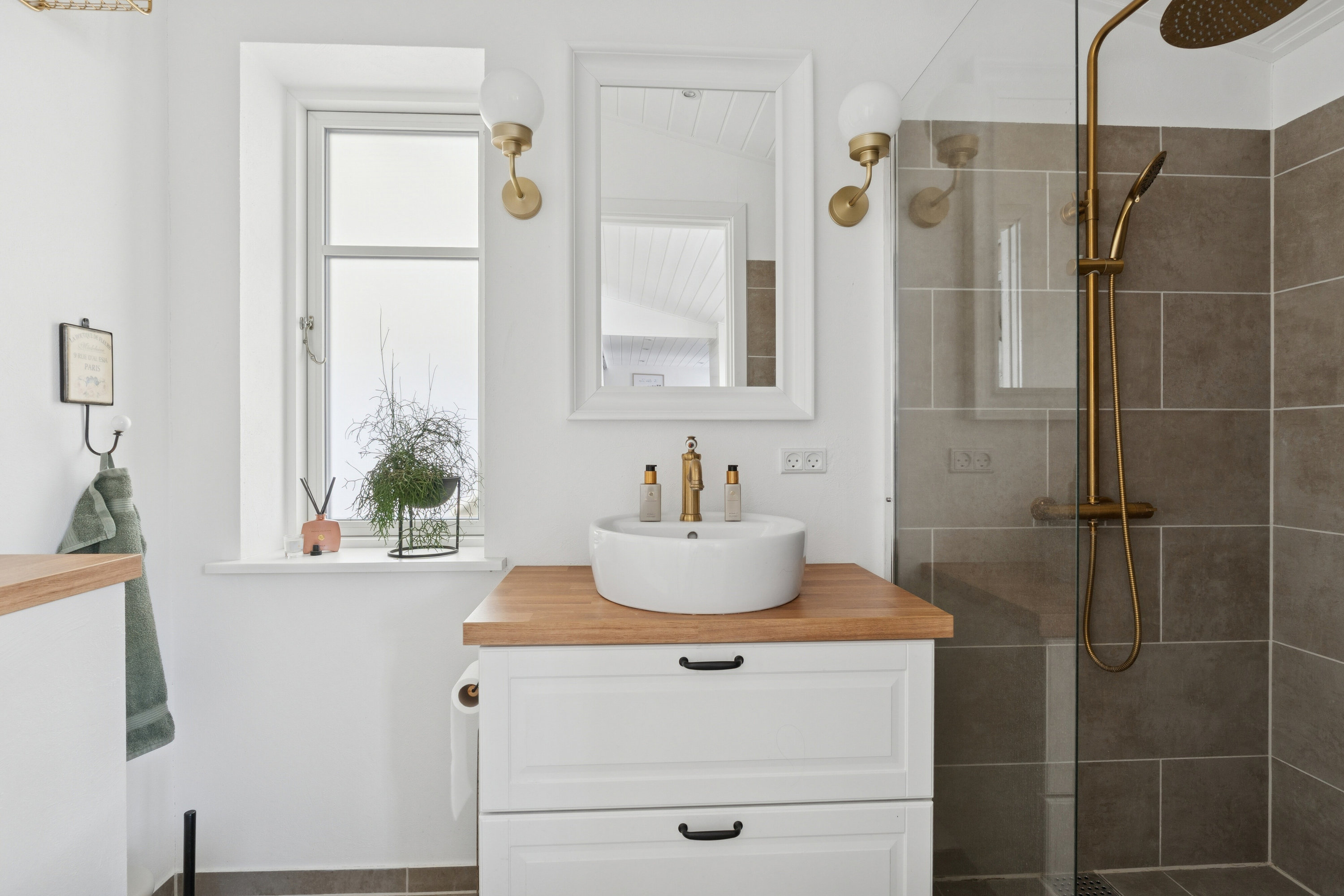 Fremhævet badeværelse billede i fuldskærmstilstand. Billede af Ålborgvej 202, 9800 Hjørring