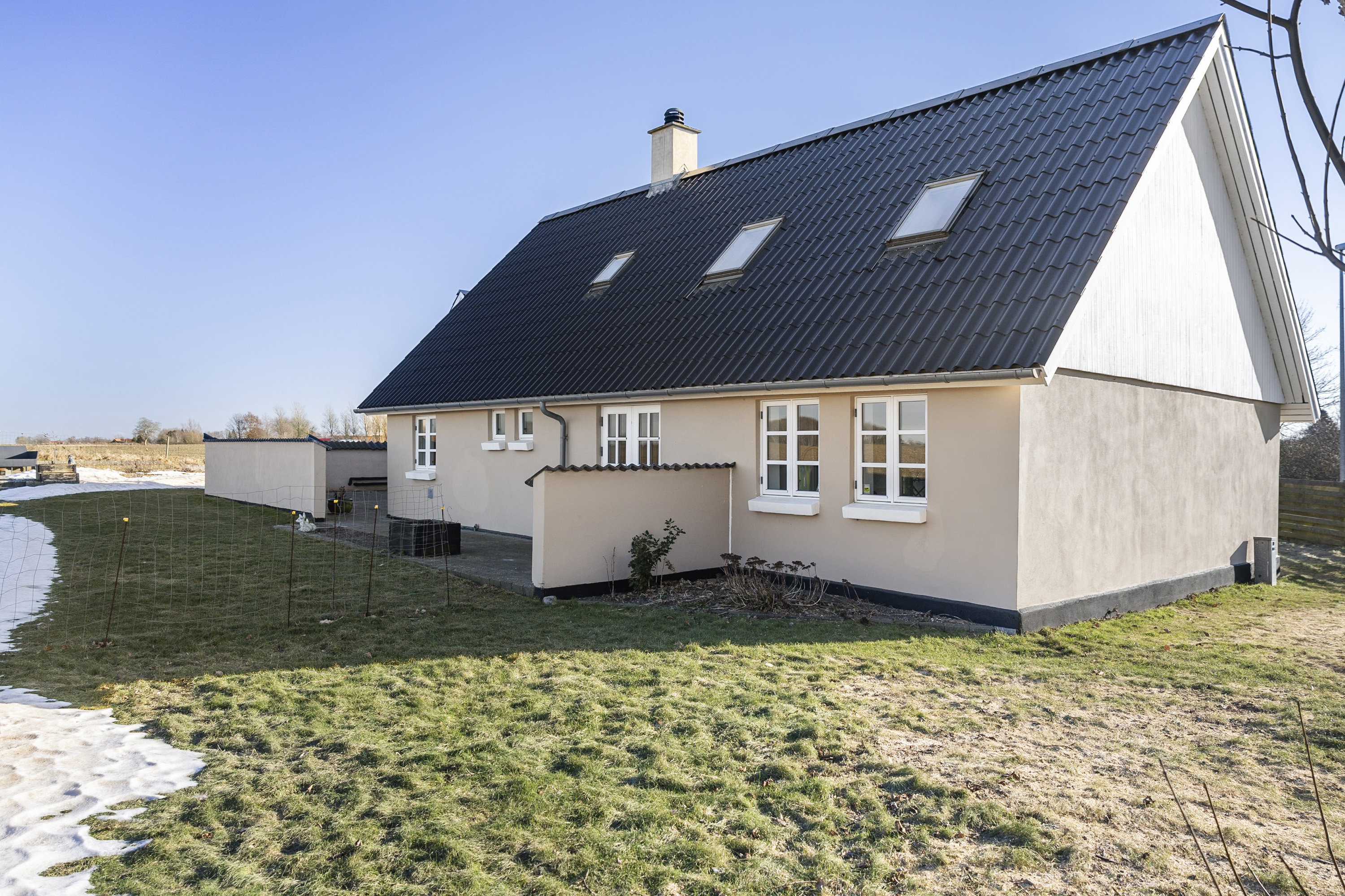 Fremhævet ejendommen billede i fuldskærmstilstand. Billede af Kirkedalsvej 1, Rårup, 7130 Juelsminde