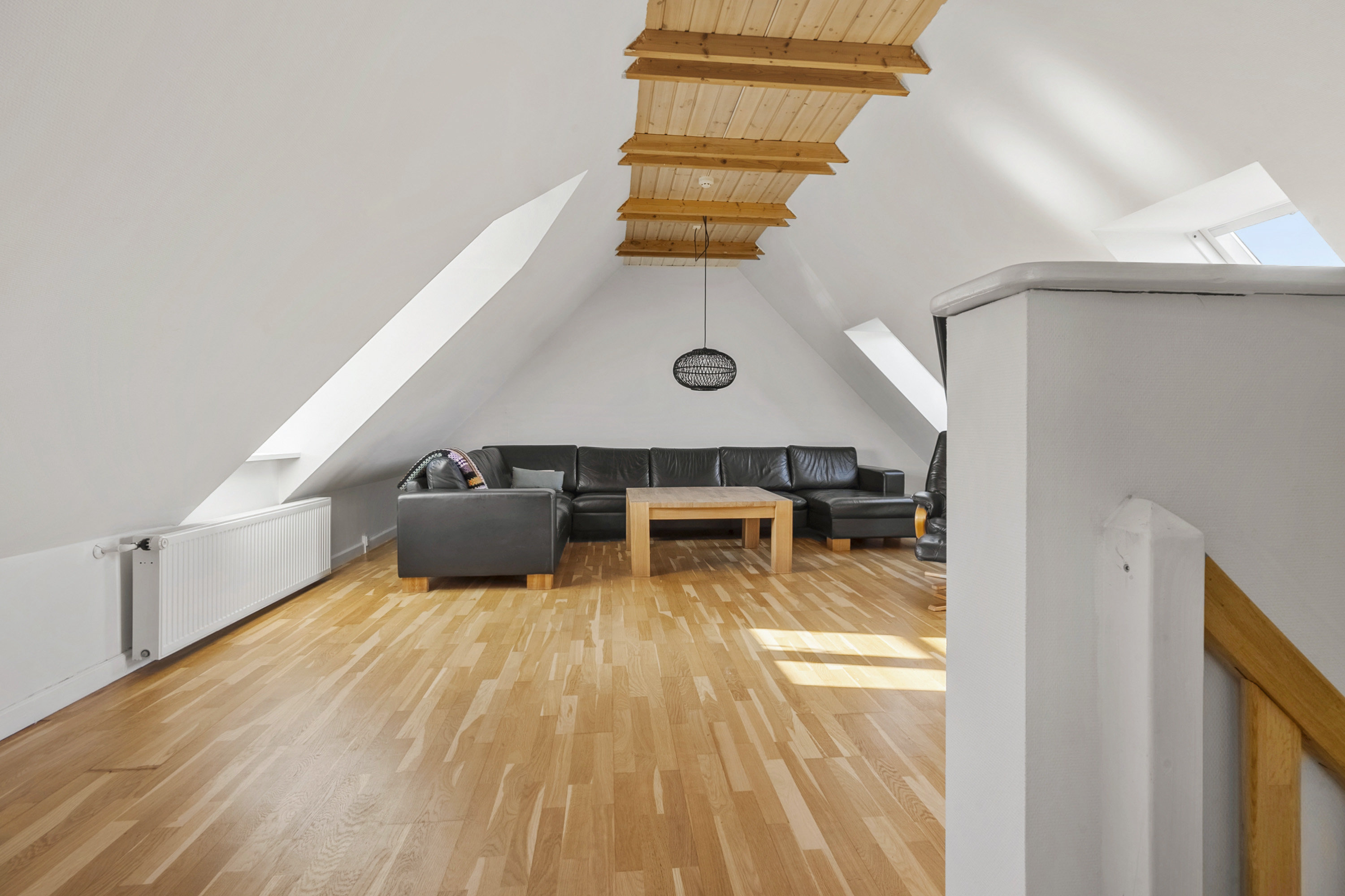 Fremhævet stue billede i fuldskærmstilstand. Billede af Kirkedalsvej 1, Rårup, 7130 Juelsminde