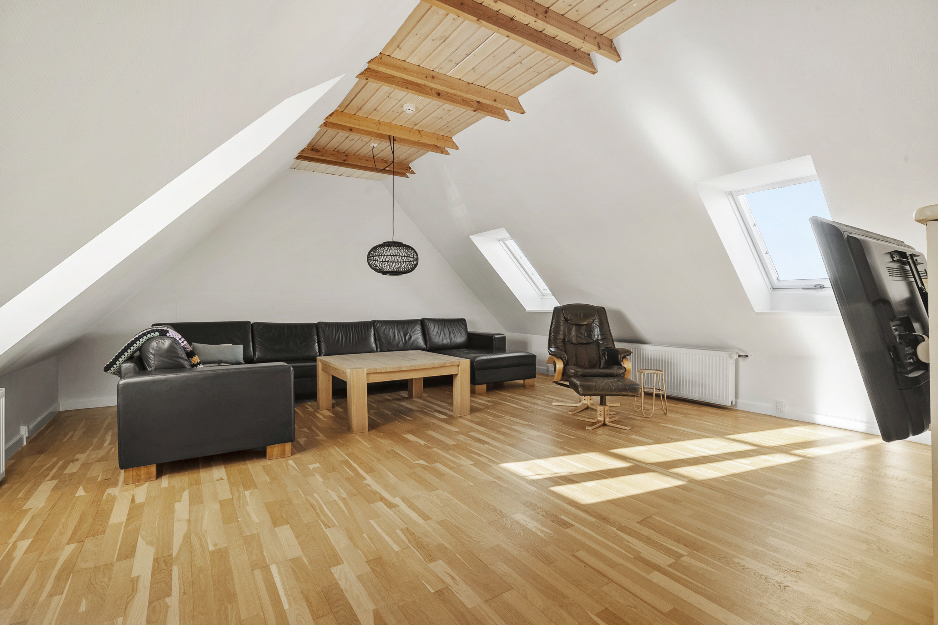 Fremhævet stue billede i fuldskærmstilstand. Billede af Kirkedalsvej 1, Rårup, 7130 Juelsminde