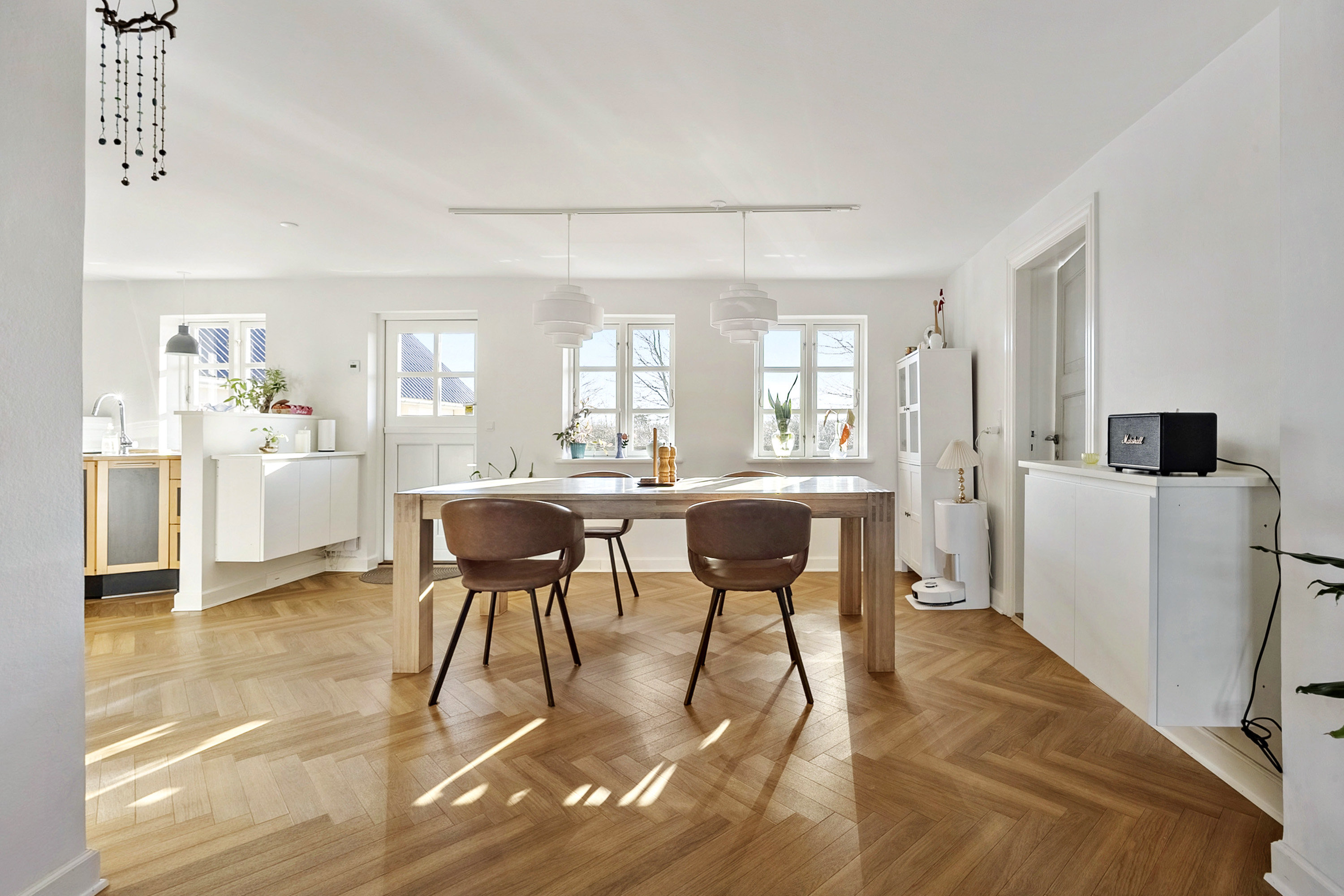 Fremhævet spisestue billede i fuldskærmstilstand. Billede af Kirkedalsvej 1, Rårup, 7130 Juelsminde