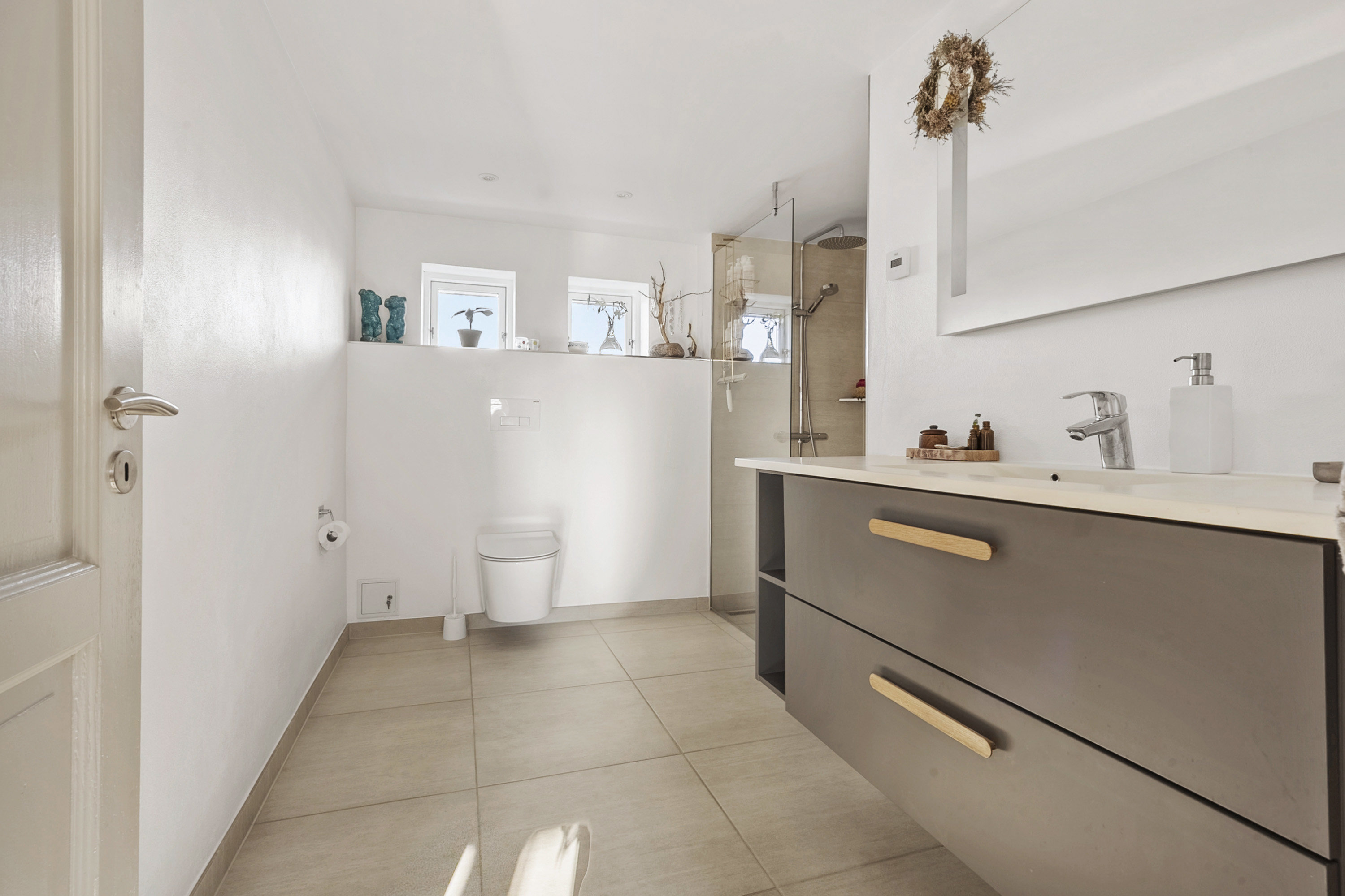 Fremhævet badeværelse billede i fuldskærmstilstand. Billede af Kirkedalsvej 1, Rårup, 7130 Juelsminde