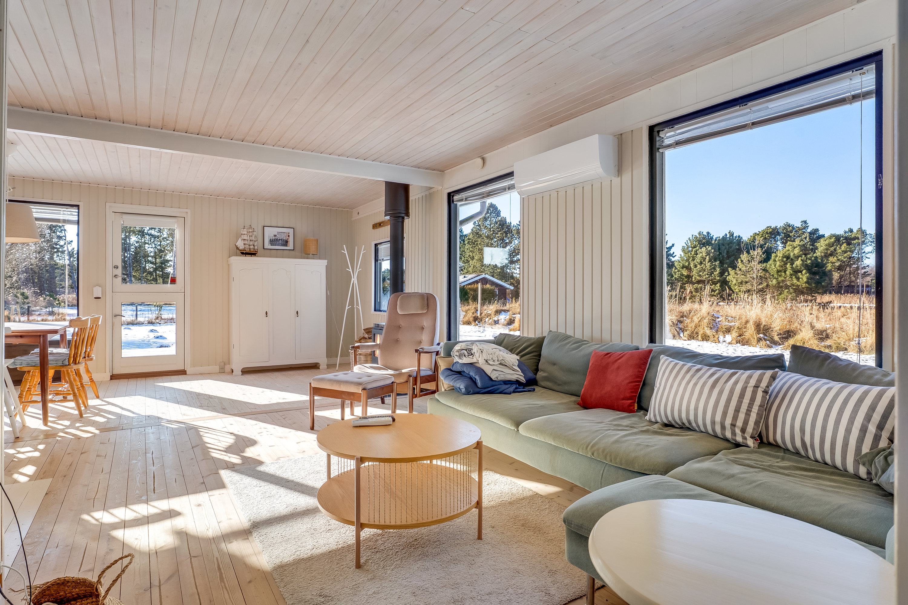 Fremhævet stue billede i fuldskærmstilstand. Billede af Fasanvænget 5, Saksfjed Ø, 4970 Rødby