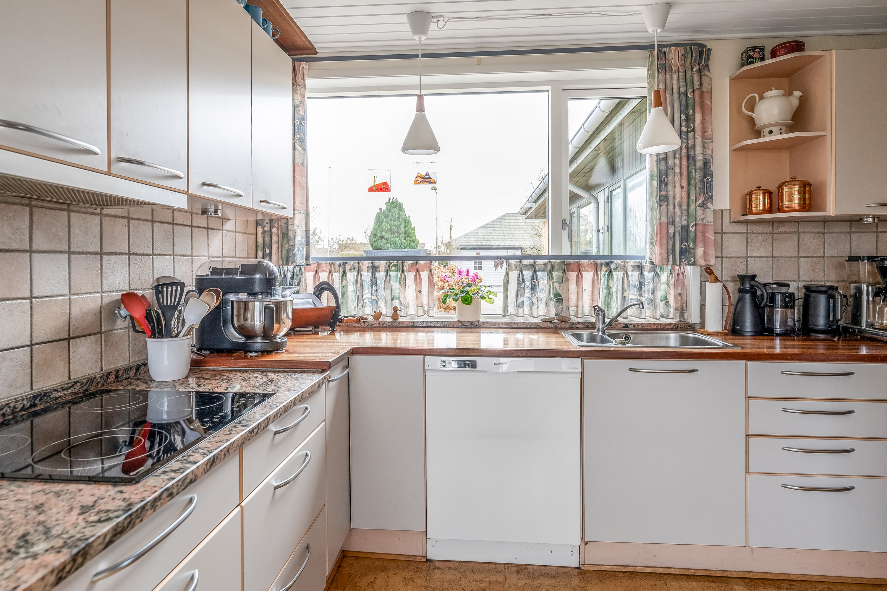 Fremhævet køkken alrum billede i fuldskærmstilstand. Billede af Blomstertoften 43, Tjørring, 7400 Herning