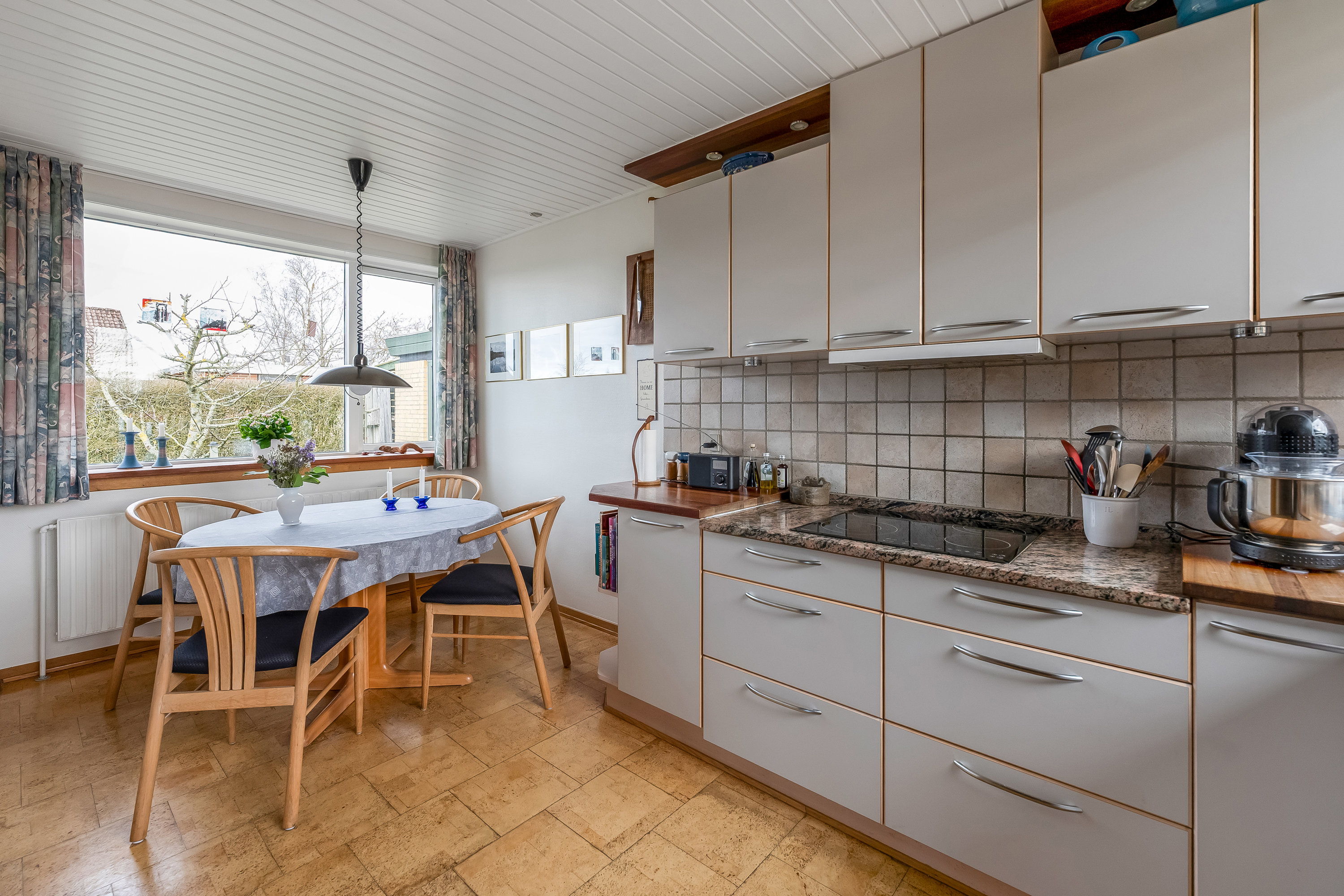 Fremhævet køkken alrum billede i fuldskærmstilstand. Billede af Blomstertoften 43, Tjørring, 7400 Herning