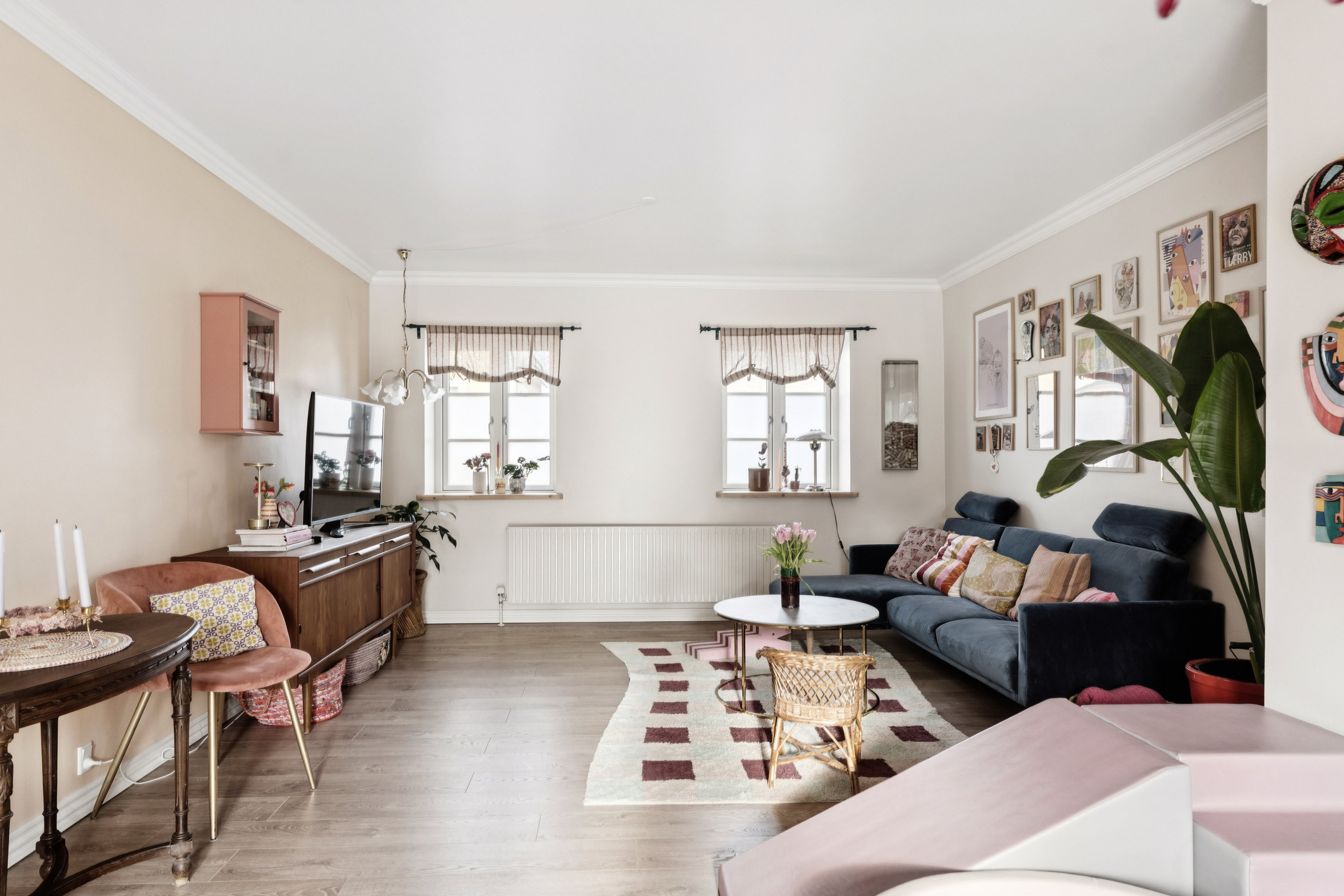 Fremhævet stue billede i fuldskærmstilstand. Billede af Kristrupvej 74, 8960 Randers SØ