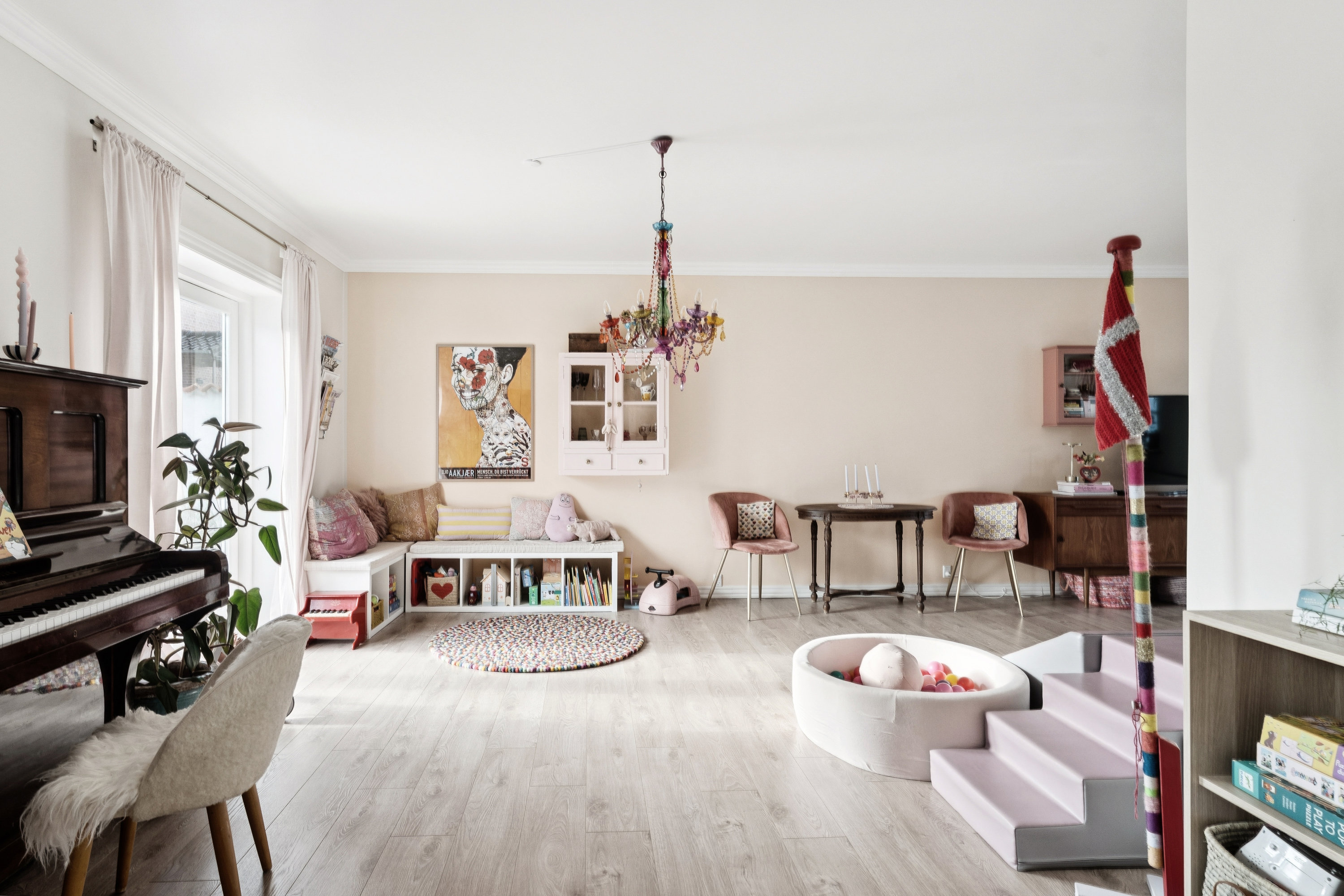 Fremhævet stue billede i fuldskærmstilstand. Billede af Kristrupvej 74, 8960 Randers SØ