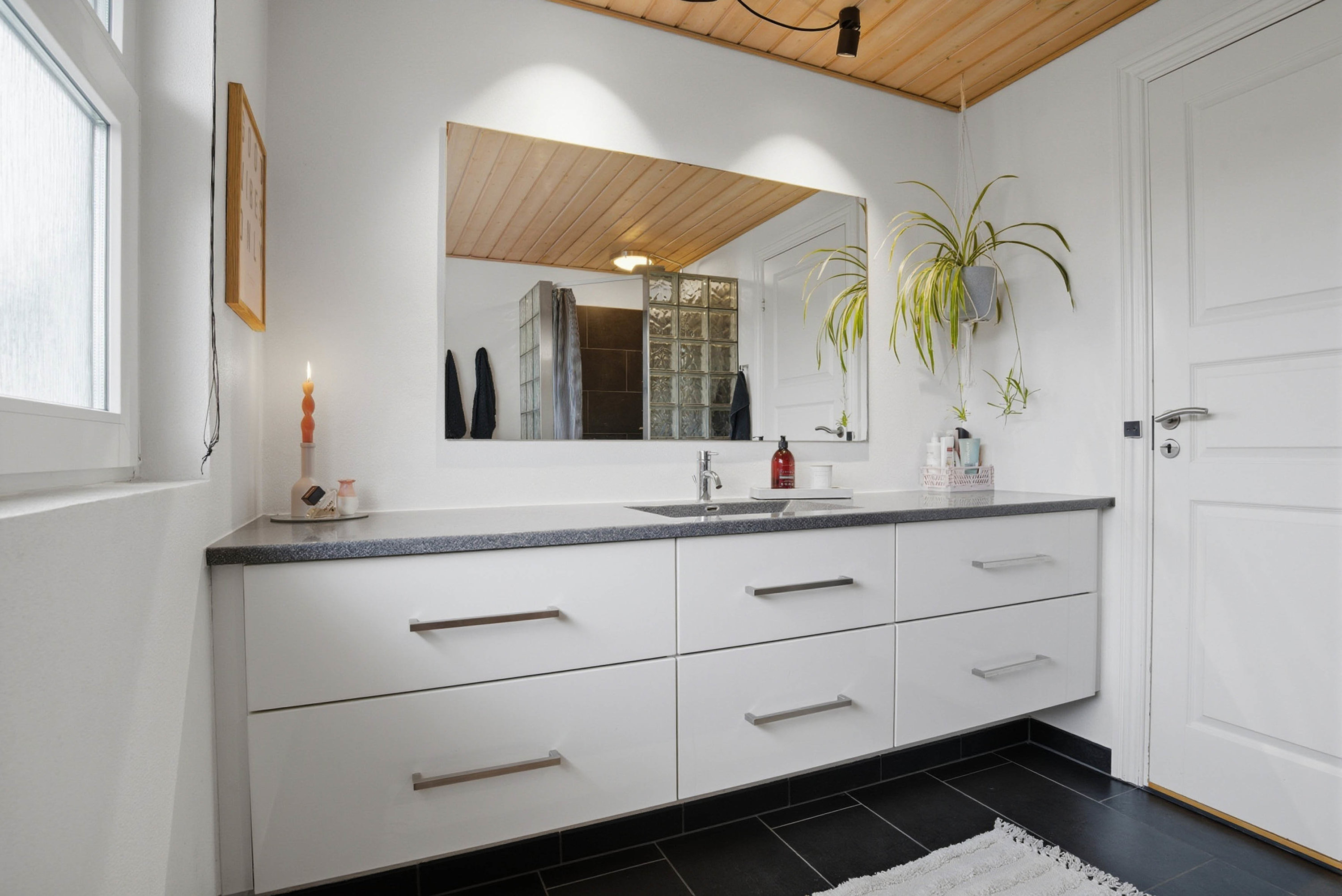 Fremhævet badeværelse billede i fuldskærmstilstand. Billede af Villavej 29, Mejrup, 7500 Holstebro