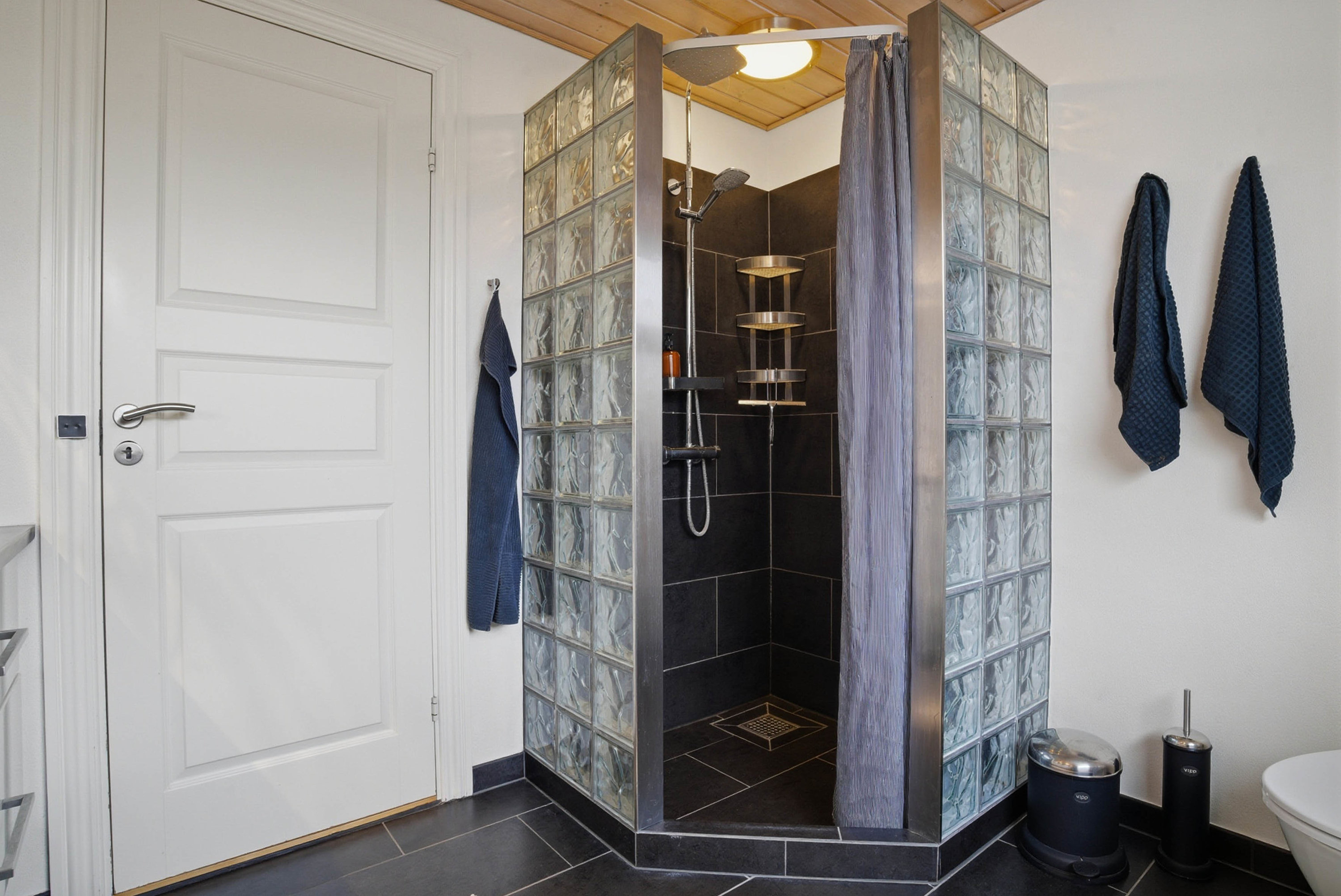 Fremhævet badeværelse billede i fuldskærmstilstand. Billede af Villavej 29, Mejrup, 7500 Holstebro