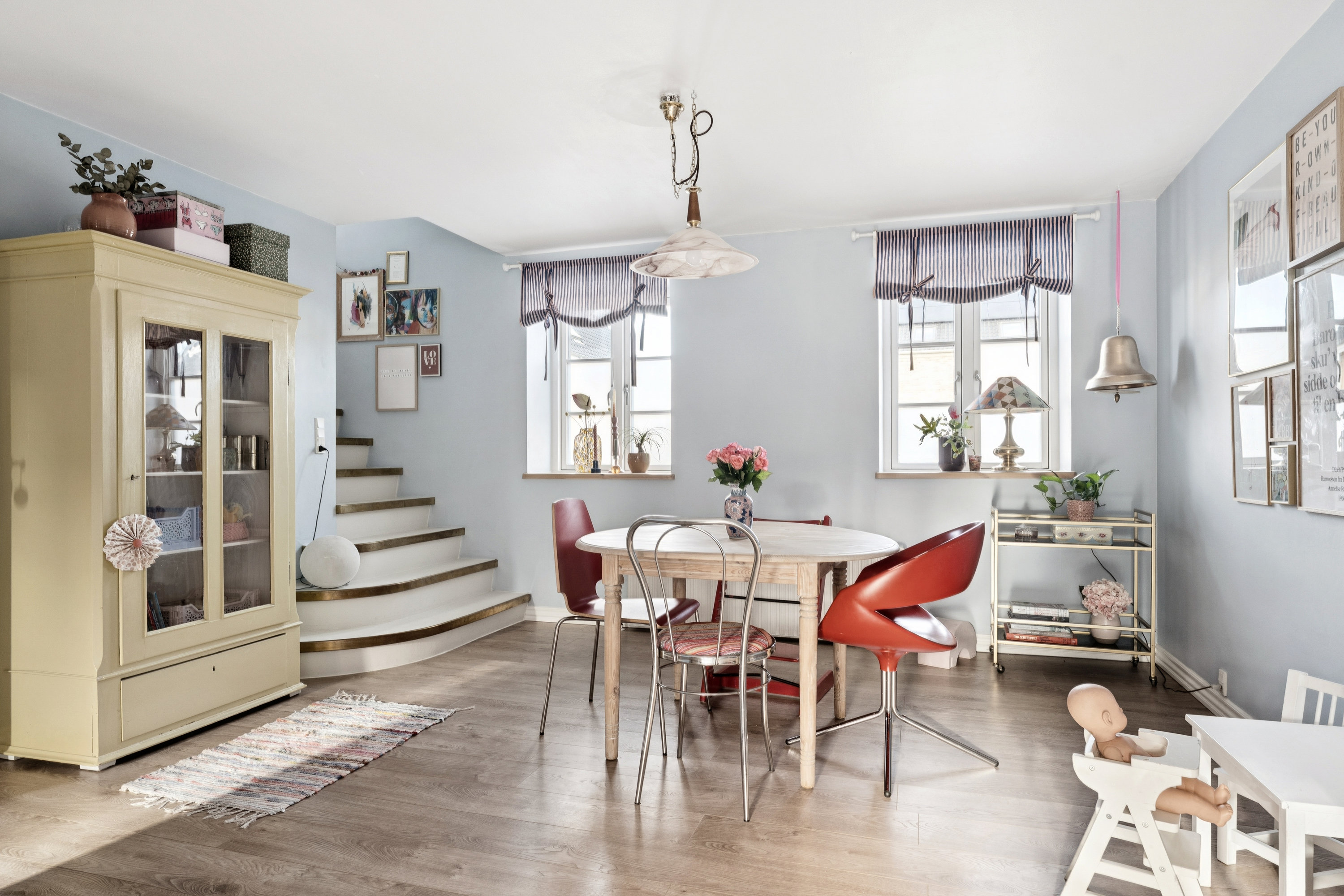 Fremhævet stue billede i fuldskærmstilstand. Billede af Kristrupvej 74, 8960 Randers SØ