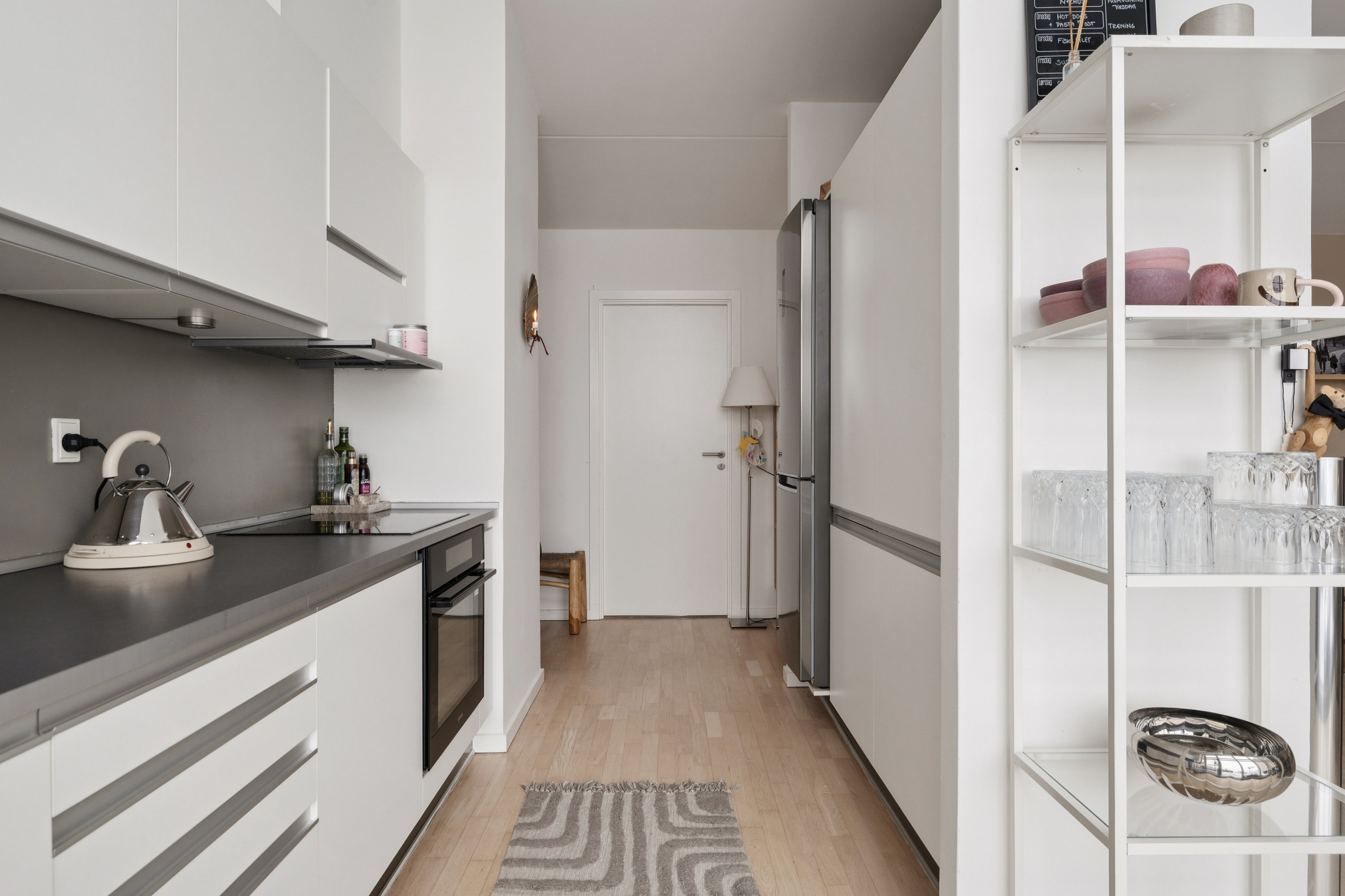 Fremhævet køkken billede i fuldskærmstilstand. Billede af Elgårdsminde 109, 4. th., Søften, 8382 Hinnerup