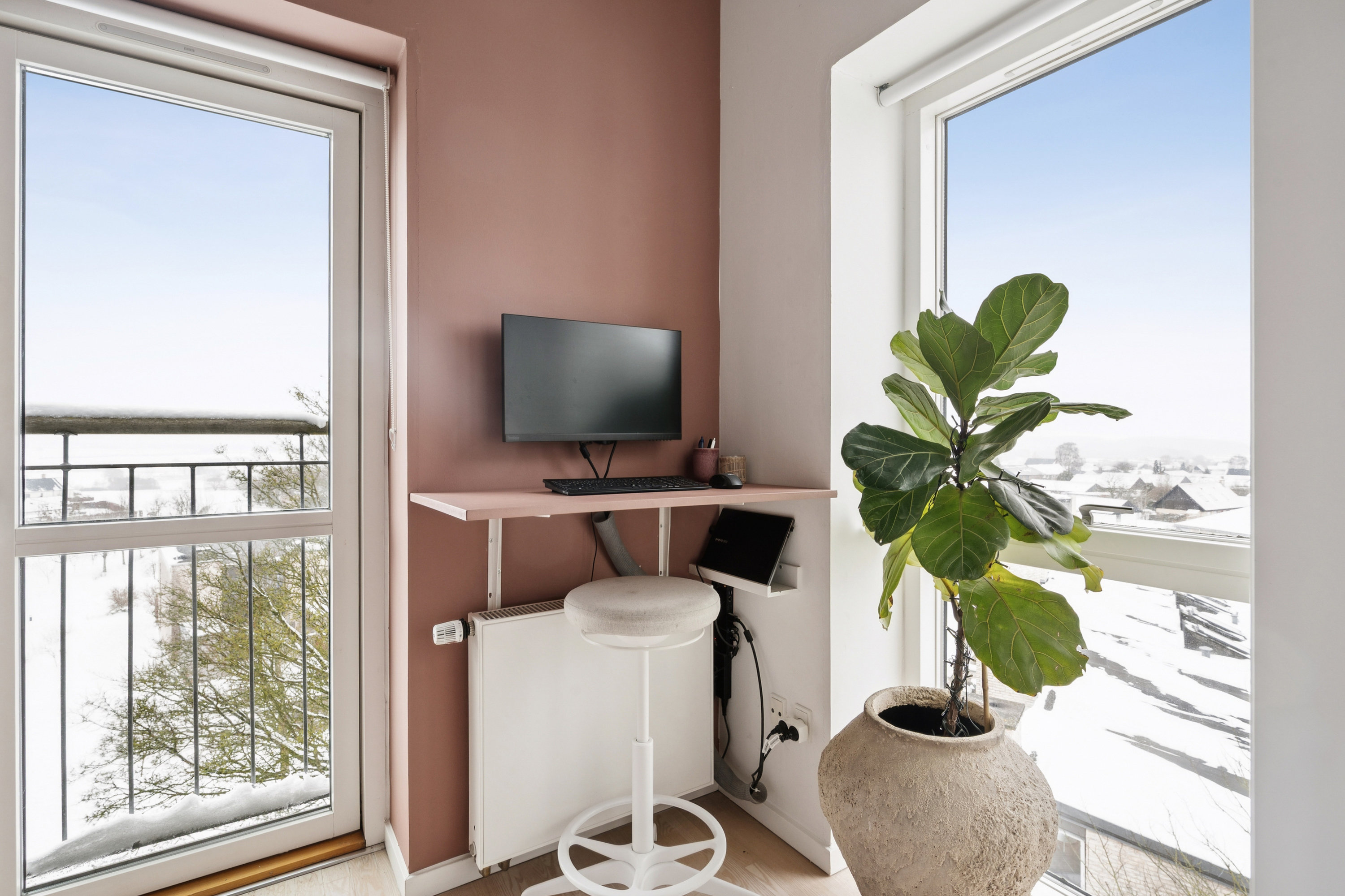 Fremhævet stue billede i fuldskærmstilstand. Billede af Elgårdsminde 109, 4. th., Søften, 8382 Hinnerup