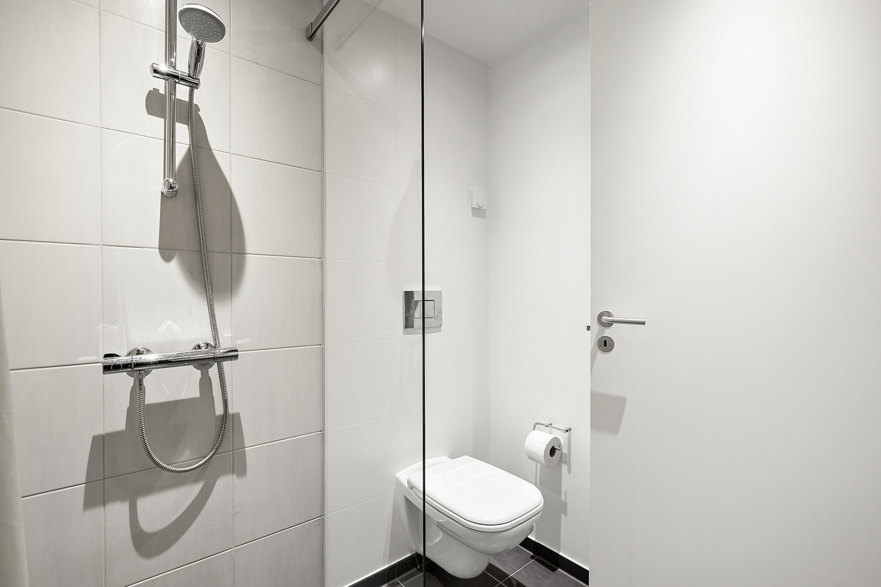 Fremhævet badeværelse billede i fuldskærmstilstand. Billede af Østre Stationsvej 37L, 1. 4., 5000 Odense C