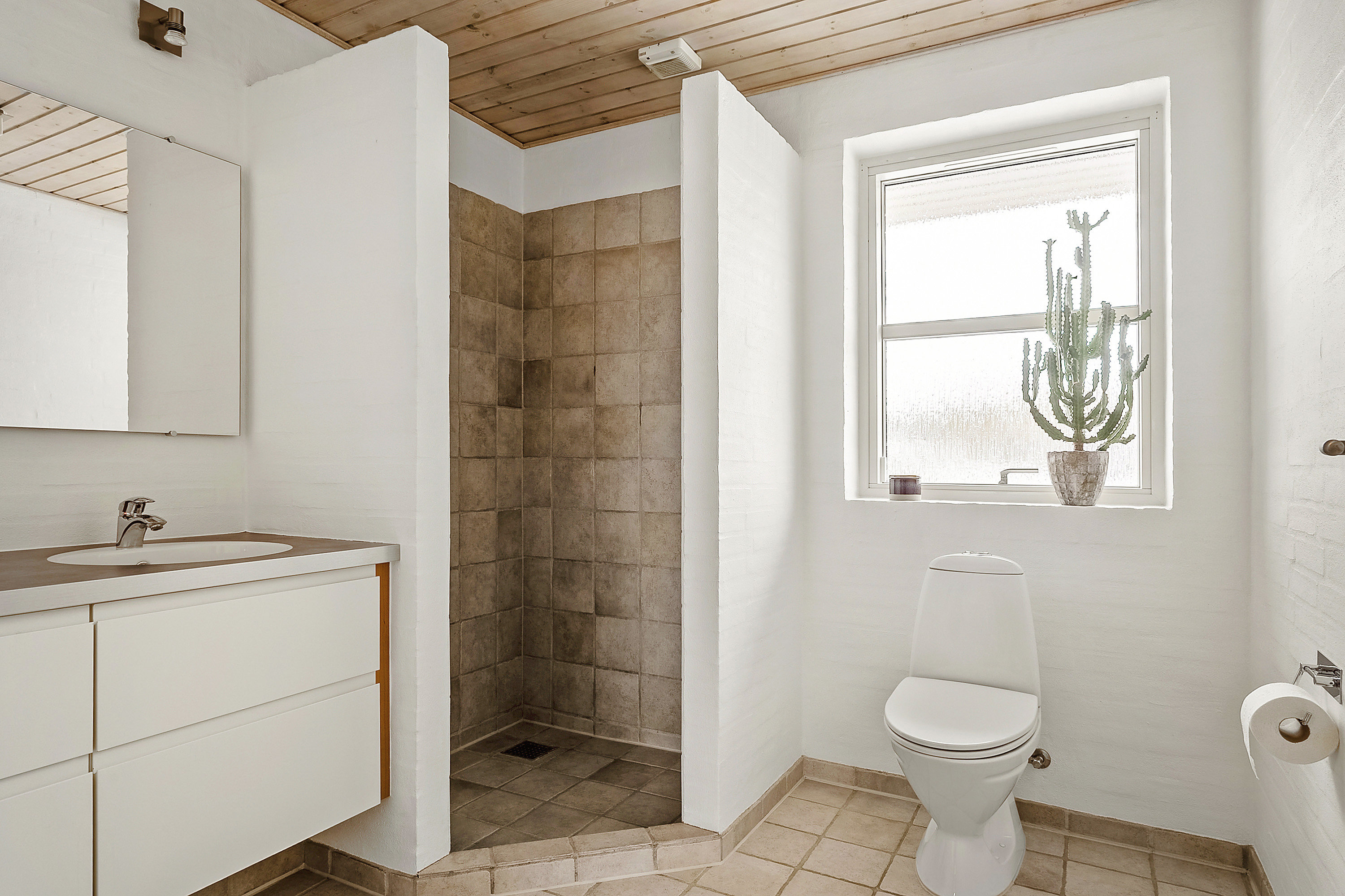 Fremhævet badeværelse billede i fuldskærmstilstand. Billede af Røde Mølle Banke 14, Søvind, 8700 Horsens