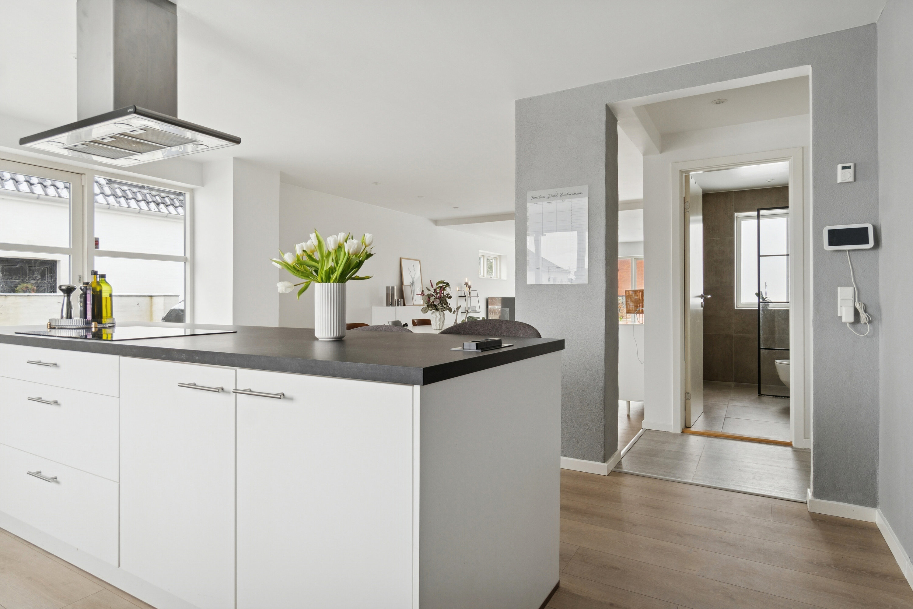 Fremhævet køkken billede i fuldskærmstilstand. Billede af Møllegårdsvej 2, 4700 Næstved