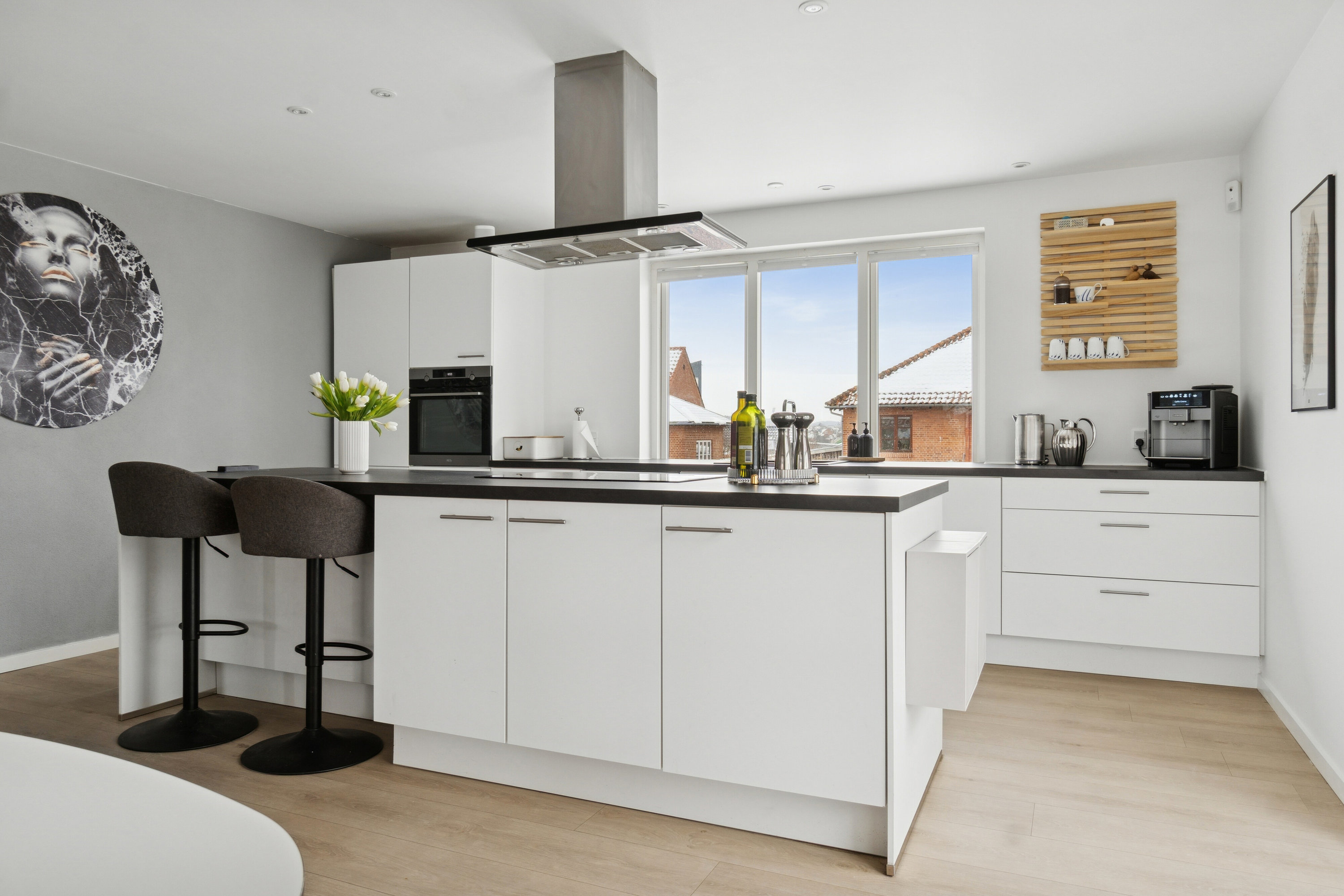 Fremhævet køkken billede i fuldskærmstilstand. Billede af Møllegårdsvej 2, 4700 Næstved