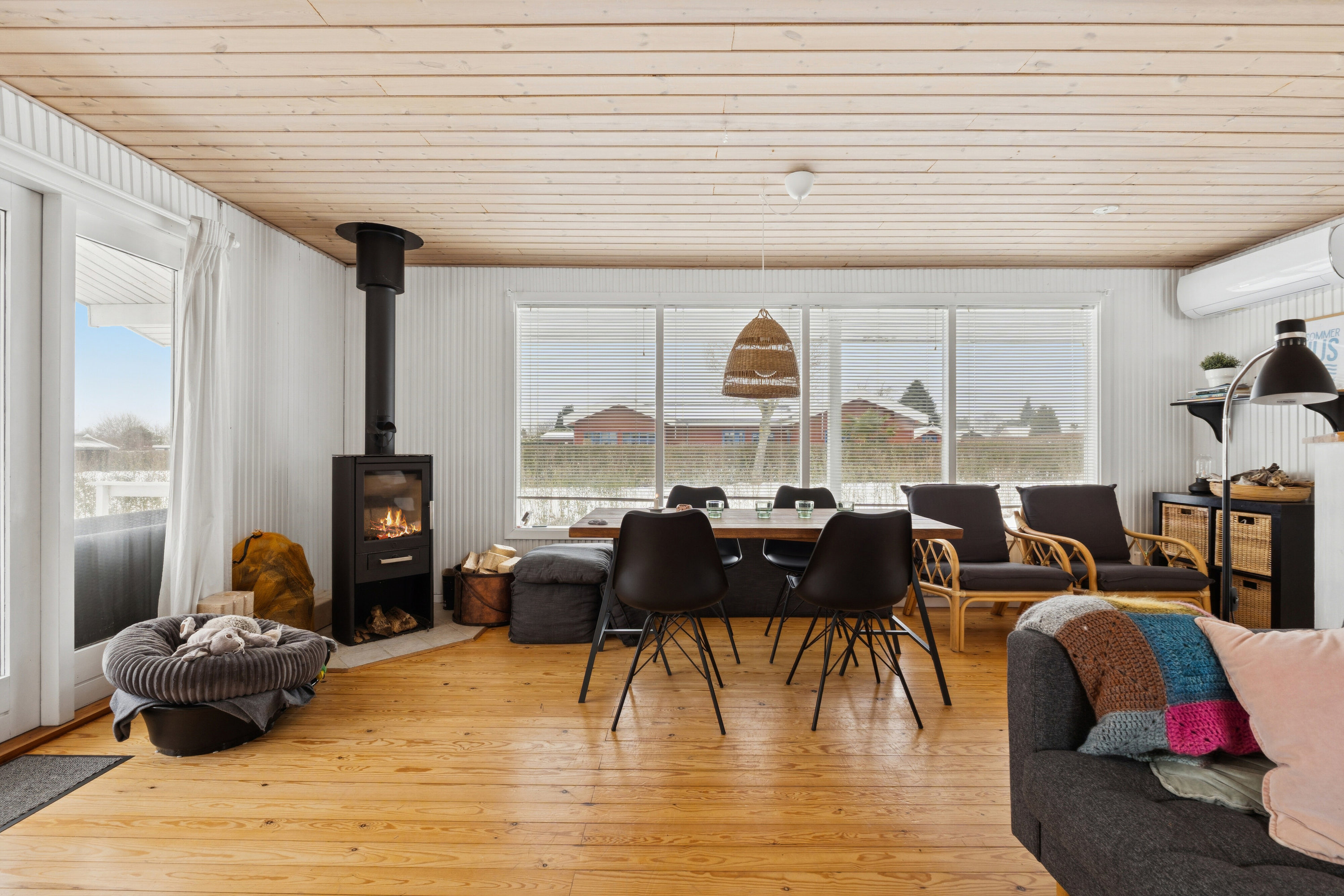 Fremhævet spisestue billede i fuldskærmstilstand. Billede af Hybenrosevej 2, Tåsinge, 5700 Svendborg