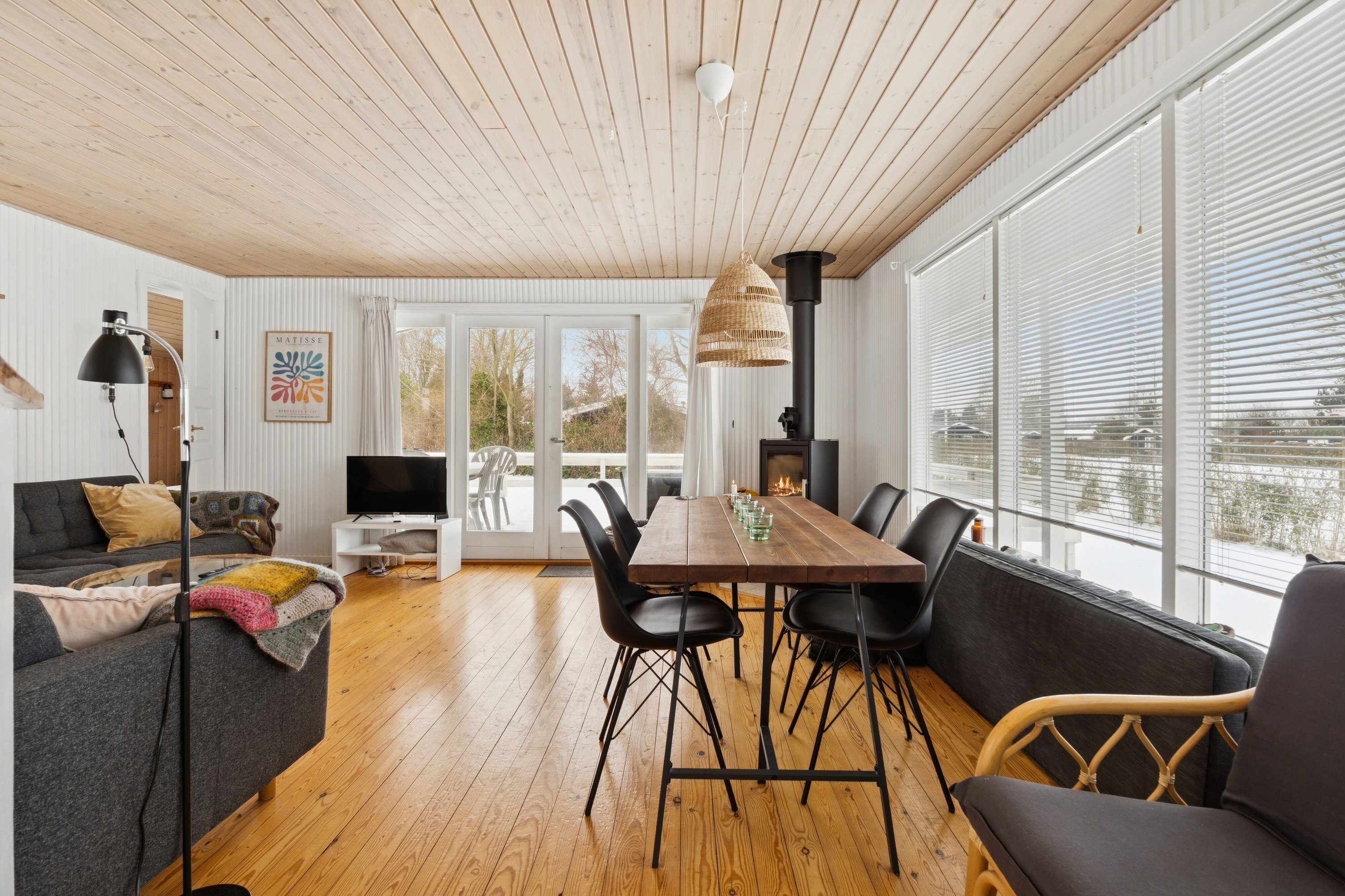 Fremhævet spisestue billede i fuldskærmstilstand. Billede af Hybenrosevej 2, Tåsinge, 5700 Svendborg