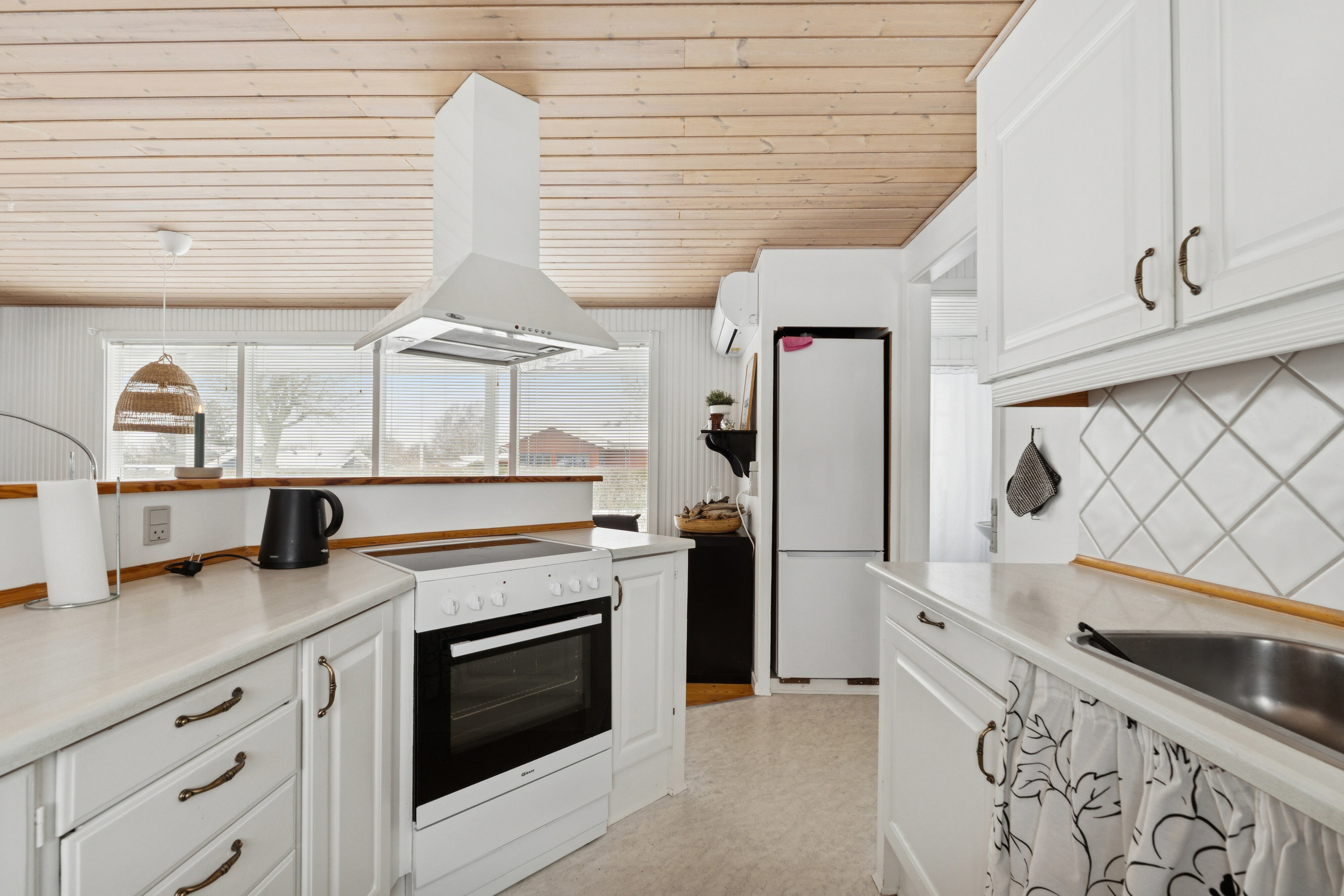 Fremhævet køkken billede i fuldskærmstilstand. Billede af Hybenrosevej 2, Tåsinge, 5700 Svendborg