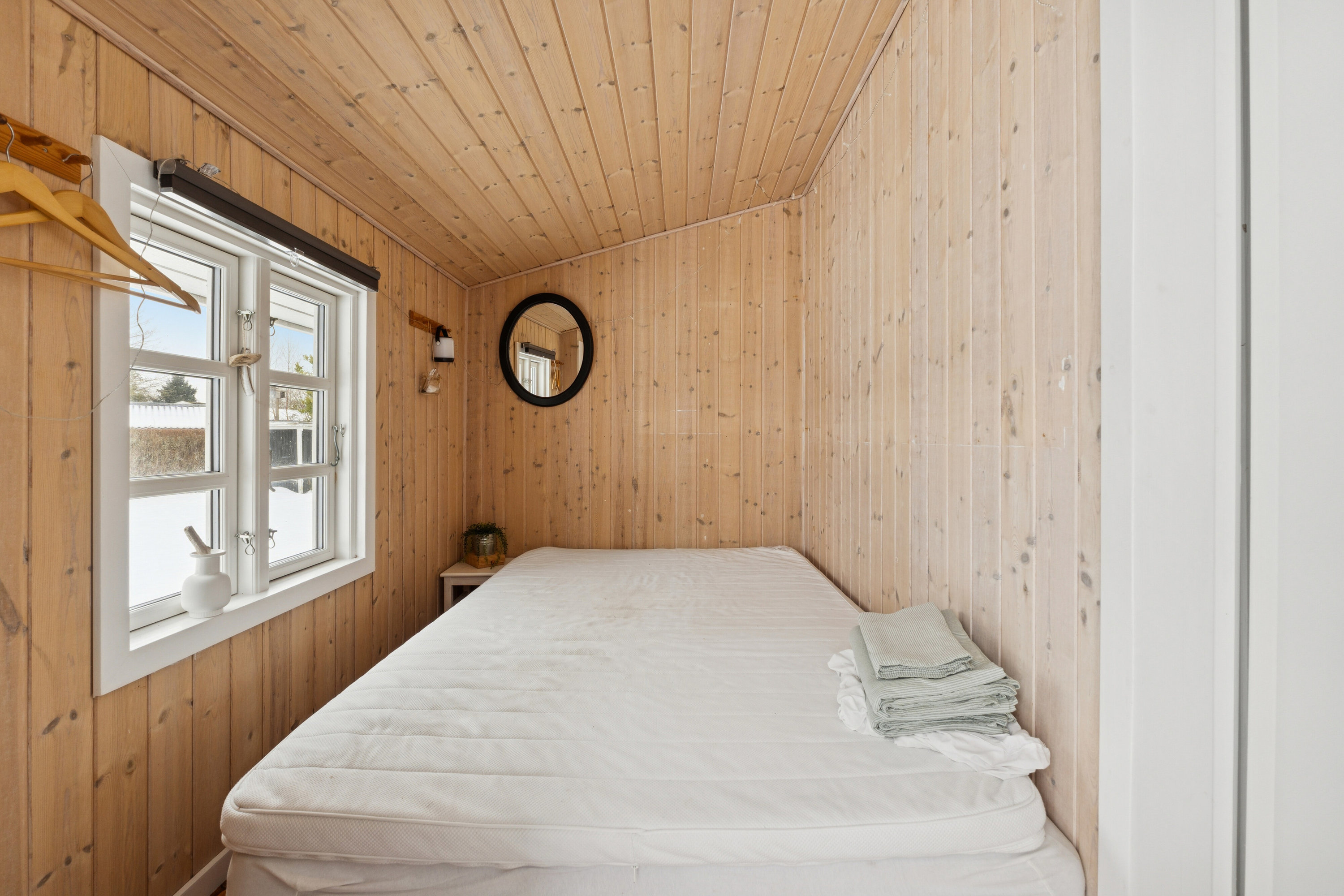 Fremhævet soveværelse billede i fuldskærmstilstand. Billede af Hybenrosevej 2, Tåsinge, 5700 Svendborg