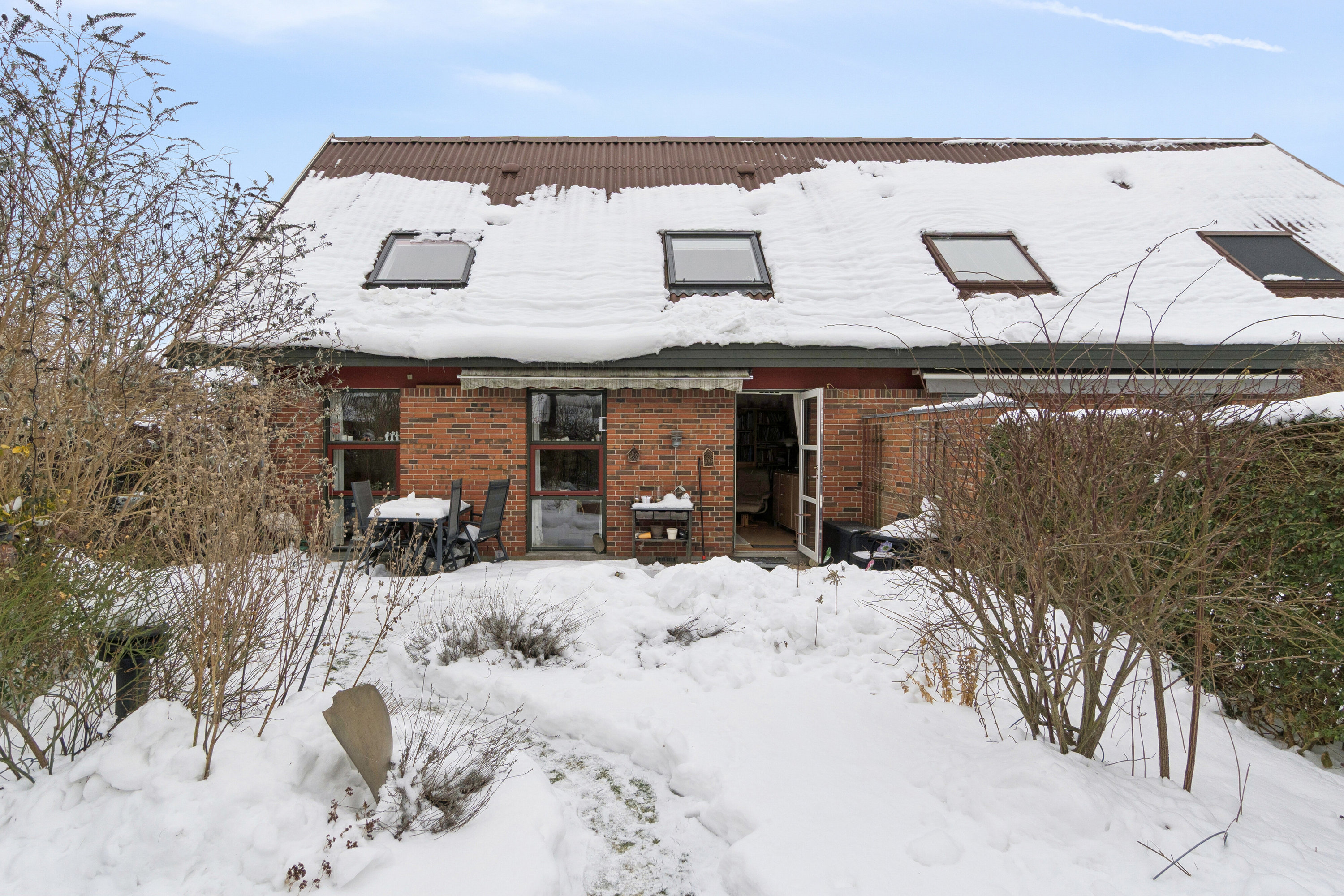 Fremhævet udendørs billede i fuldskærmstilstand. Billede af Enghøjparken 42, 2650 Hvidovre