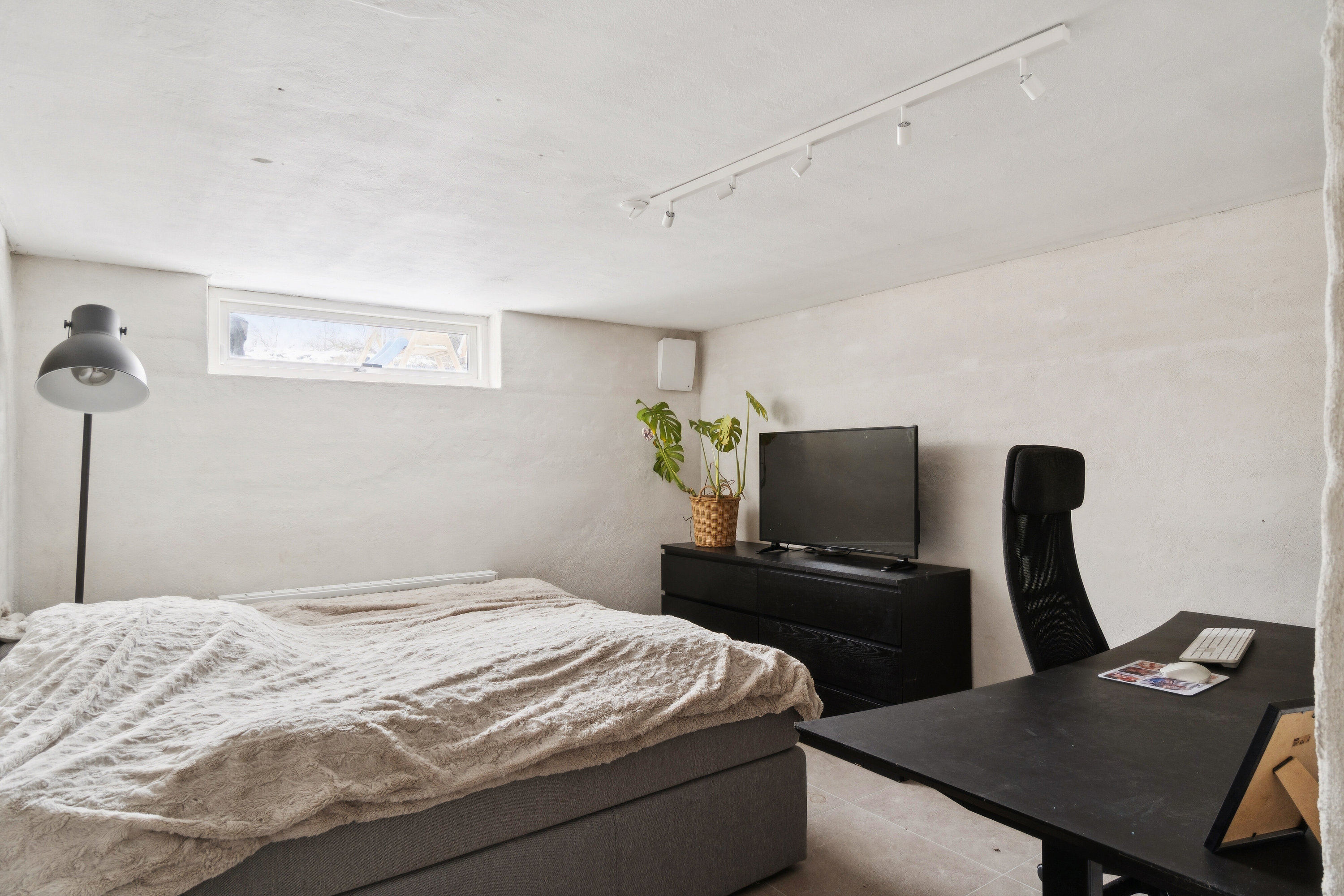 Fremhævet soveværelse billede i fuldskærmstilstand. Billede af Christoffers Alle 54, 2800 Kongens Lyngby