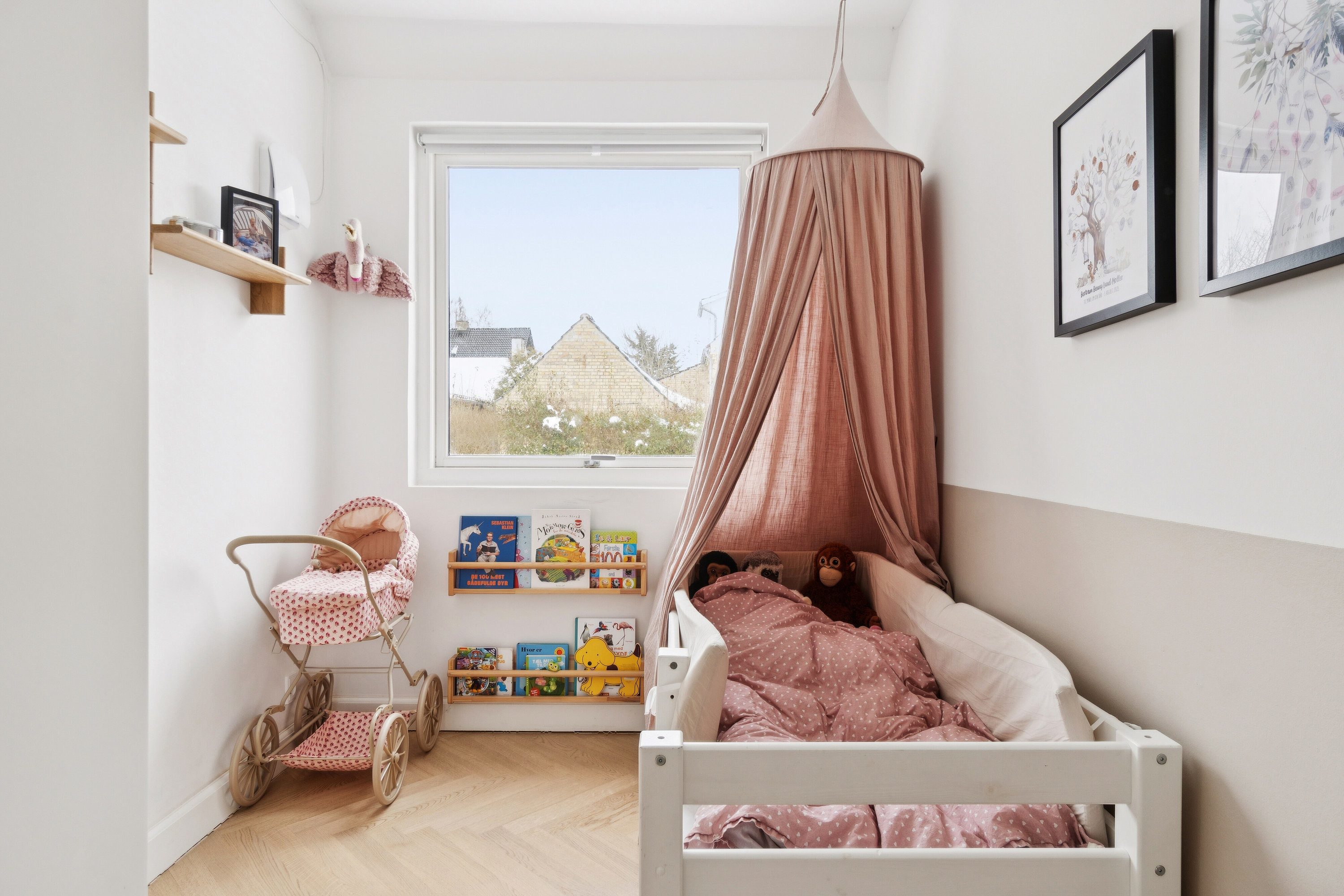 Fremhævet soveværelse billede i fuldskærmstilstand. Billede af Christoffers Alle 54, 2800 Kongens Lyngby