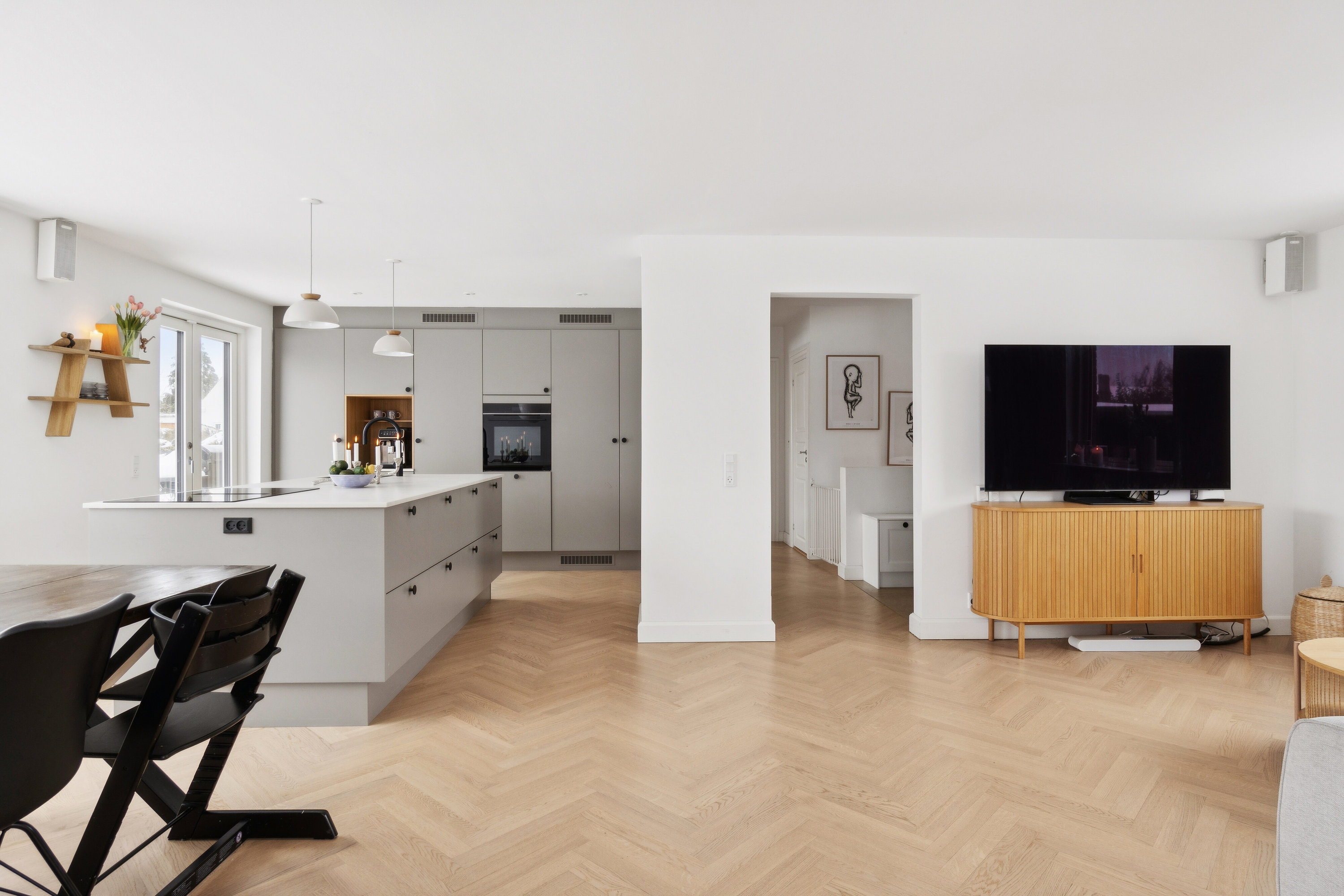 Fremhævet stue billede i fuldskærmstilstand. Billede af Christoffers Alle 54, 2800 Kongens Lyngby