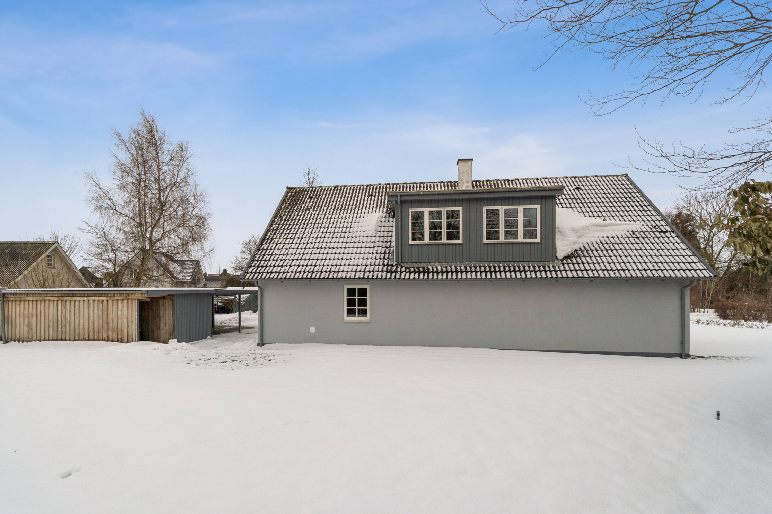 Fremhævet set fra haven billede i fuldskærmstilstand. Billede af Damvej 1, 4750 Lundby