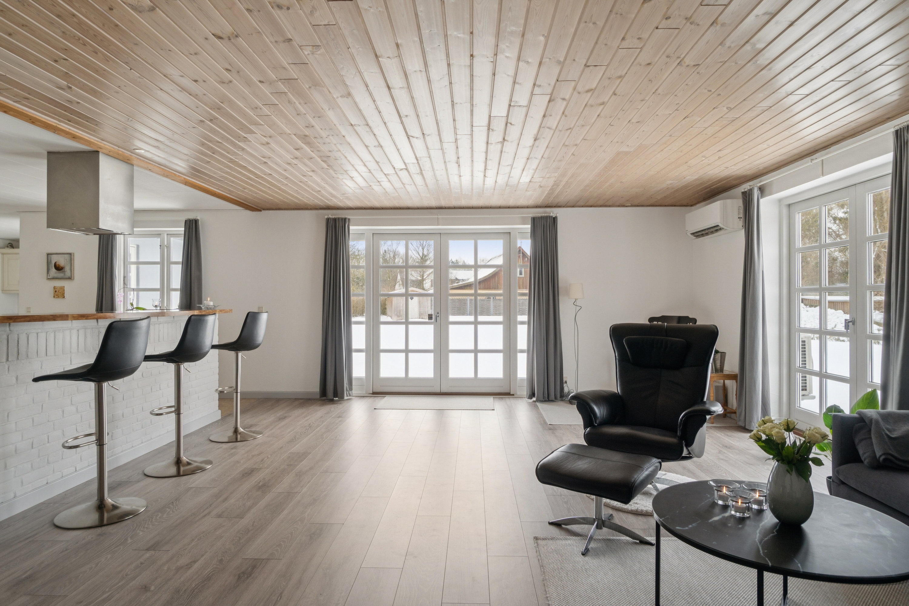 Fremhævet stue billede i fuldskærmstilstand. Billede af Damvej 1, 4750 Lundby