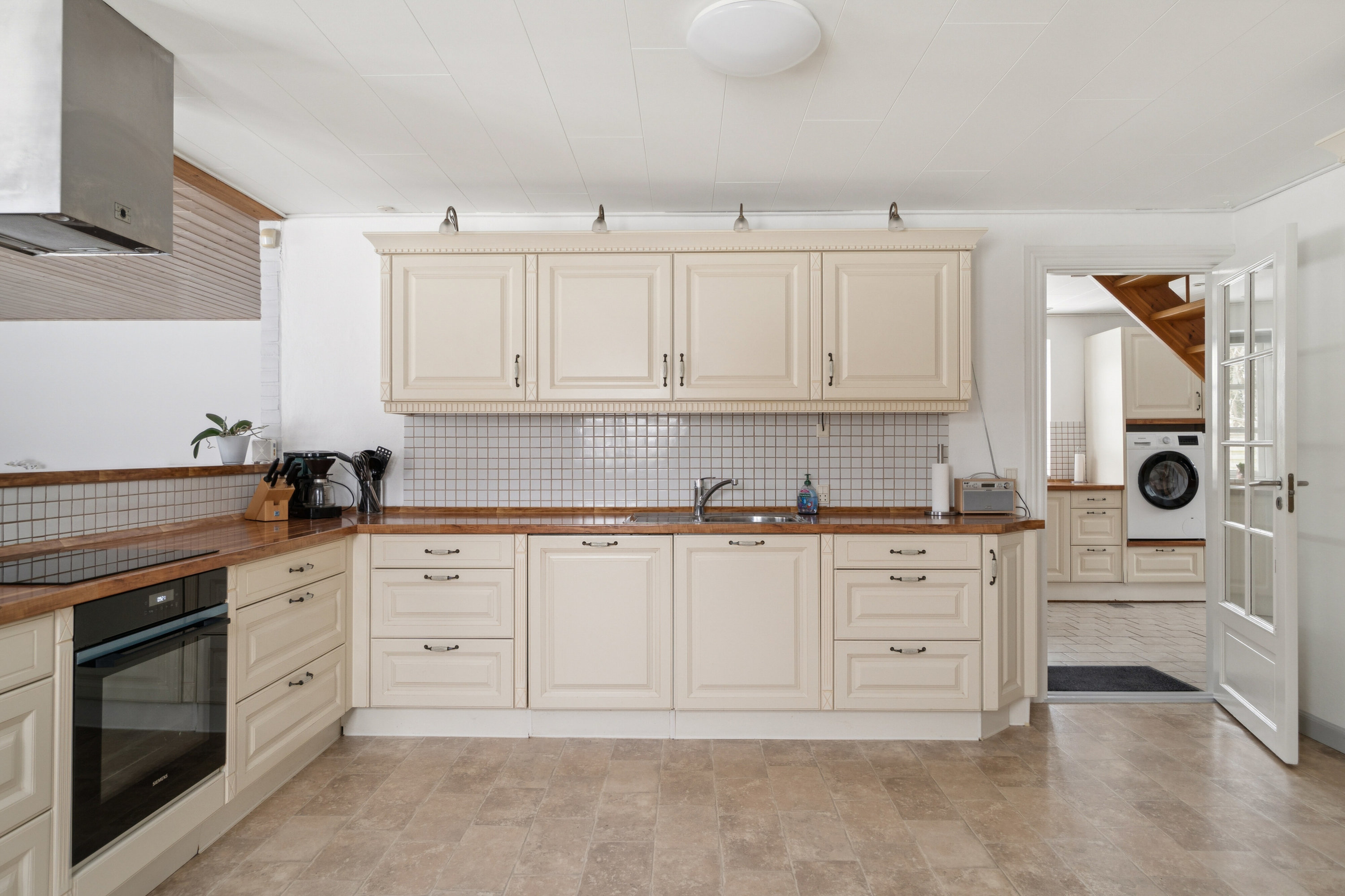 Fremhævet køkken billede i fuldskærmstilstand. Billede af Damvej 1, 4750 Lundby