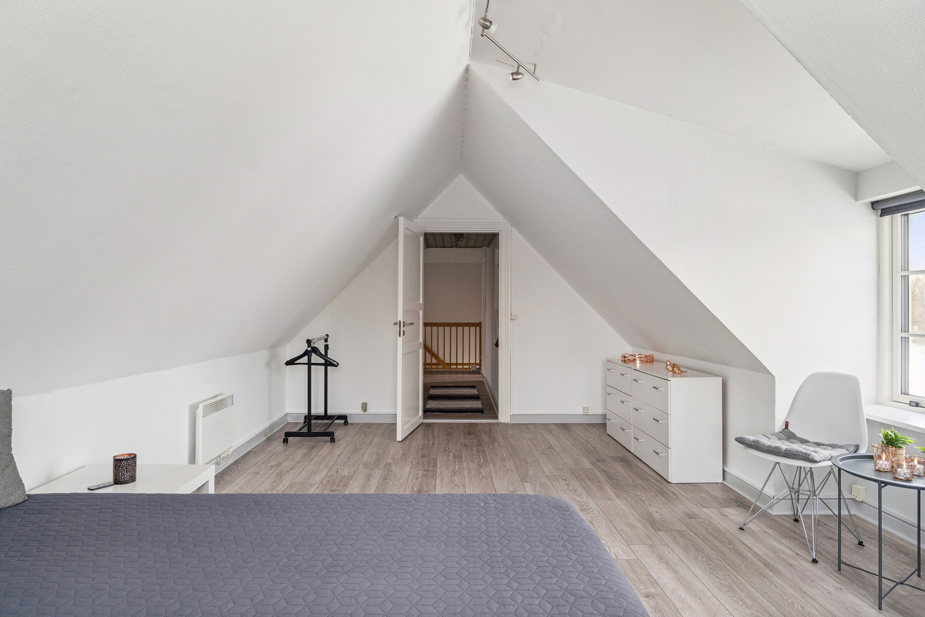 Fremhævet soveværelse billede i fuldskærmstilstand. Billede af Damvej 1, 4750 Lundby