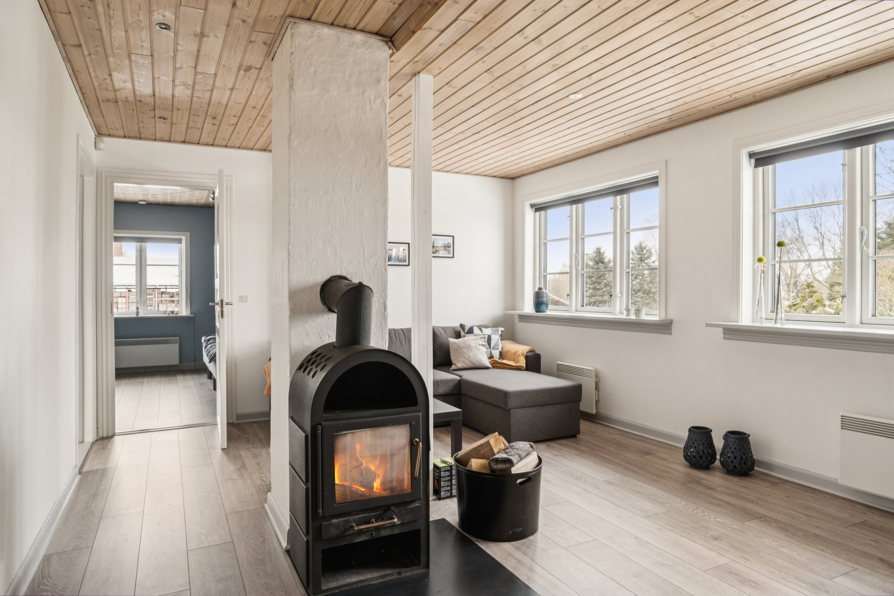 Fremhævet stue billede i fuldskærmstilstand. Billede af Damvej 1, 4750 Lundby