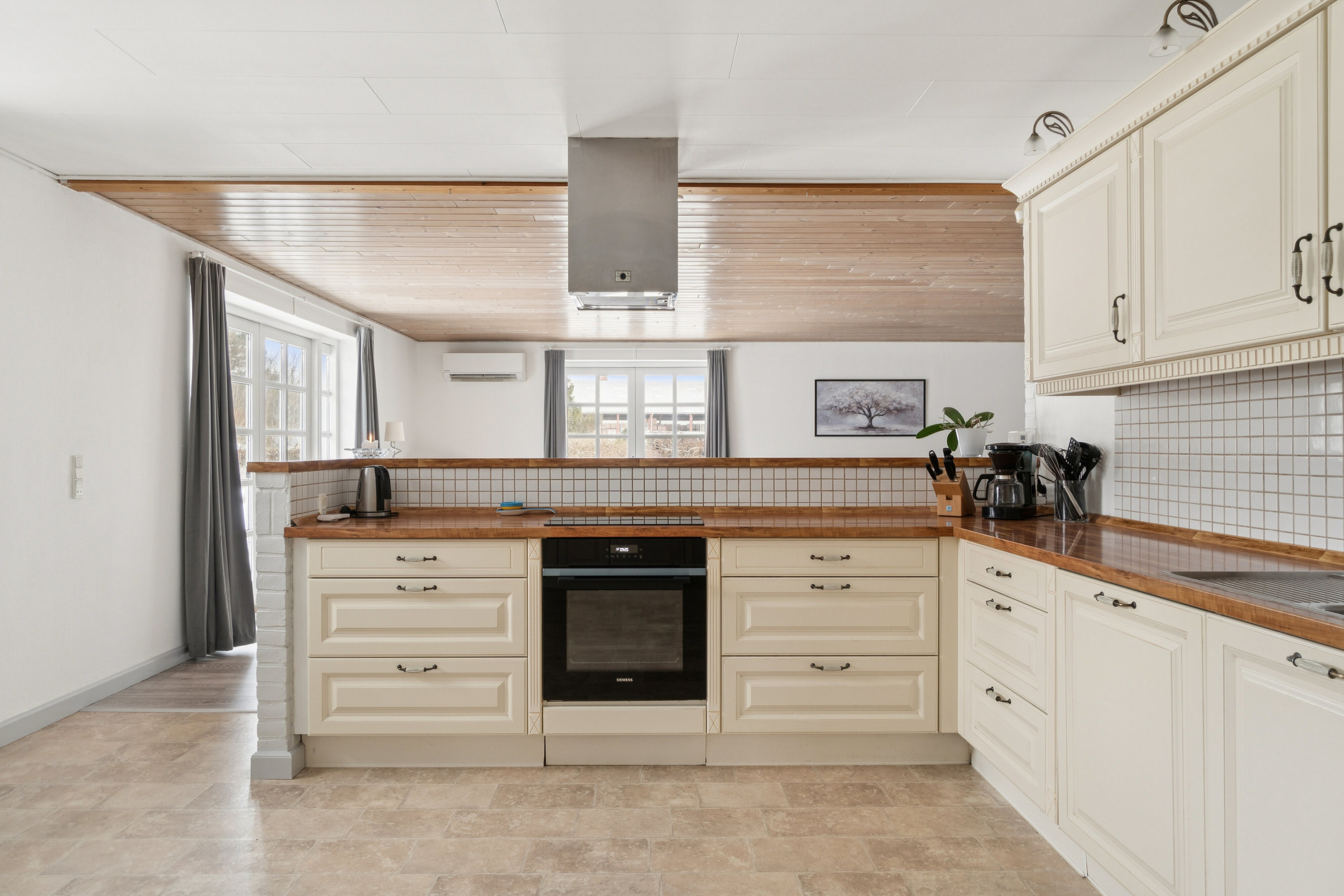 Fremhævet køkken billede i fuldskærmstilstand. Billede af Damvej 1, 4750 Lundby