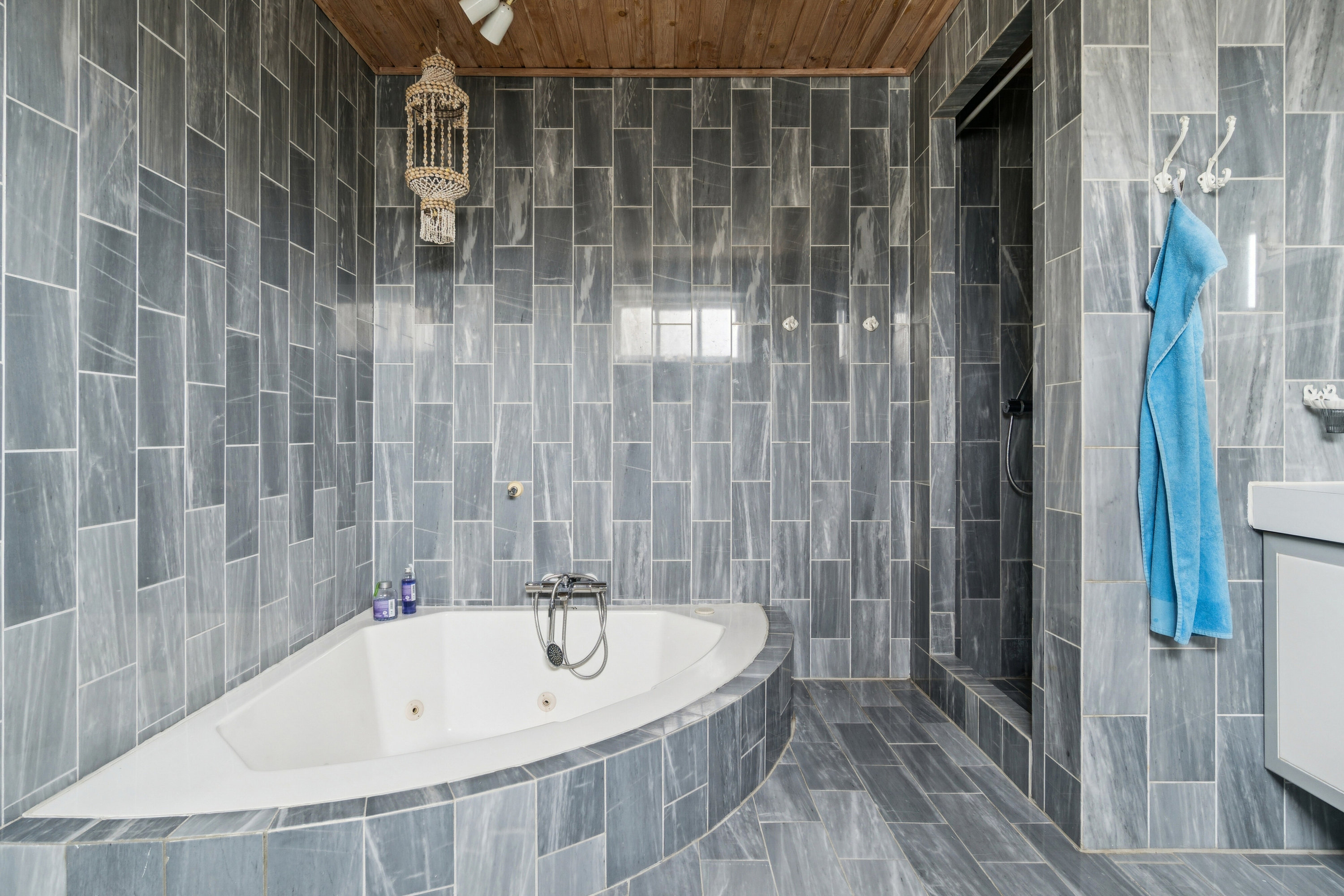 Fremhævet badeværelse billede i fuldskærmstilstand. Billede af Damvej 1, 4750 Lundby