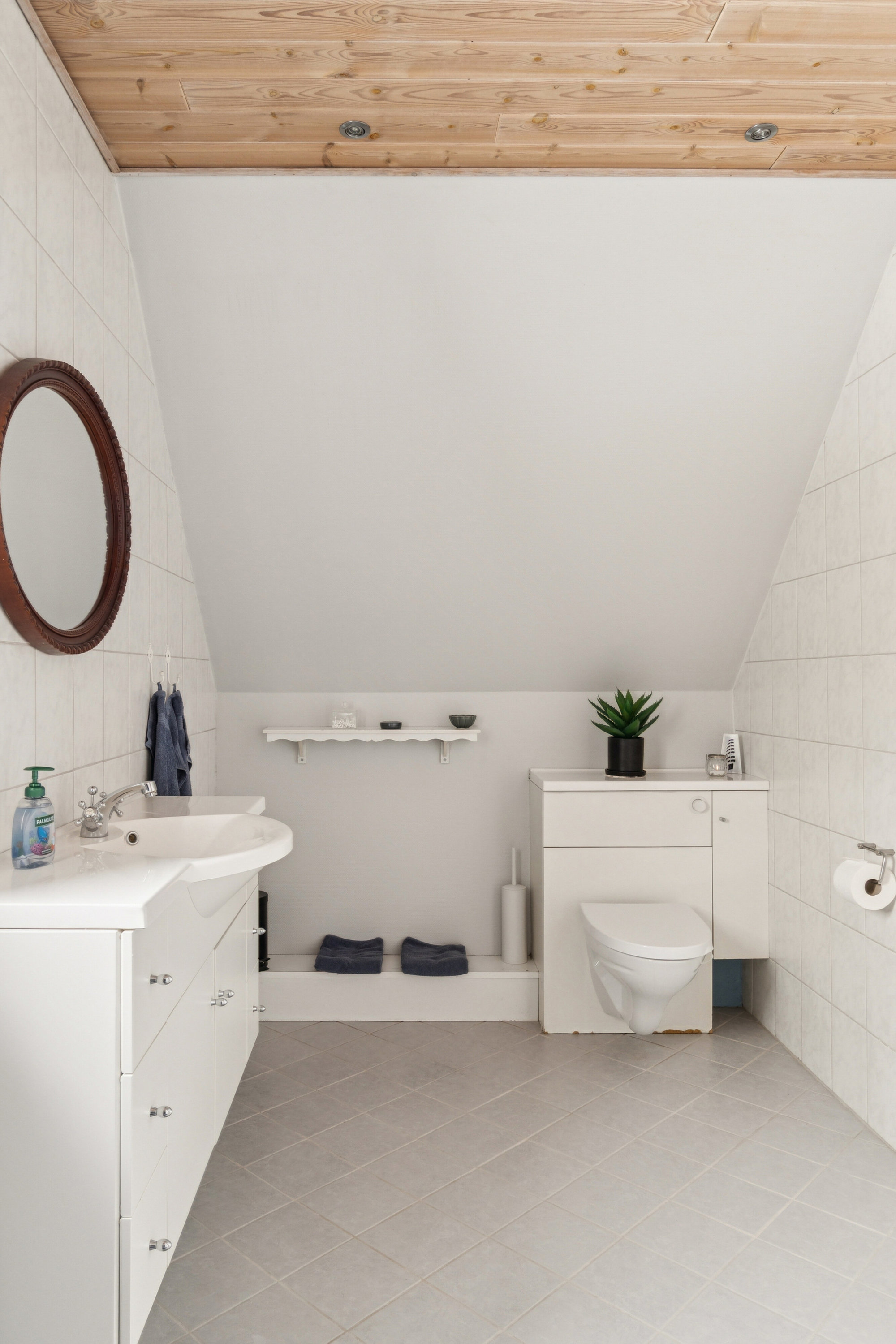 Fremhævet badeværelse billede i fuldskærmstilstand. Billede af Damvej 1, 4750 Lundby