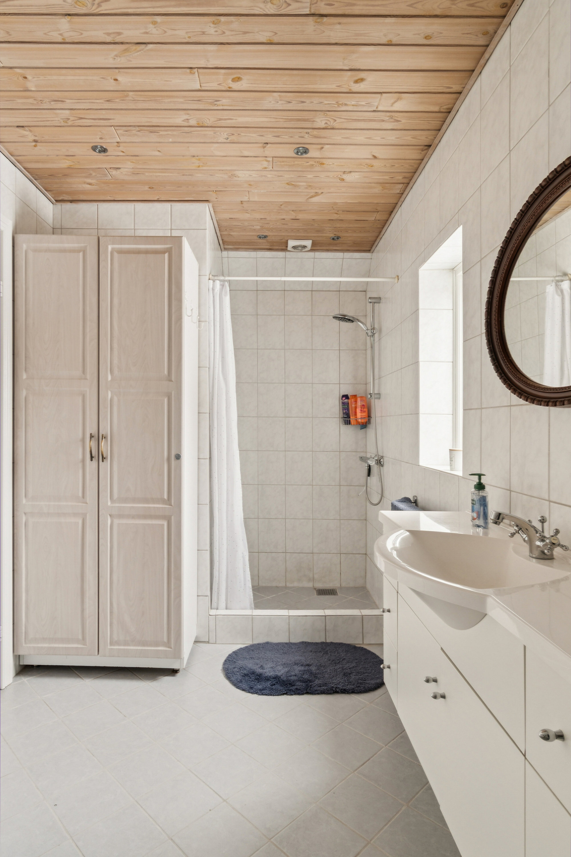 Fremhævet badeværelse billede i fuldskærmstilstand. Billede af Damvej 1, 4750 Lundby