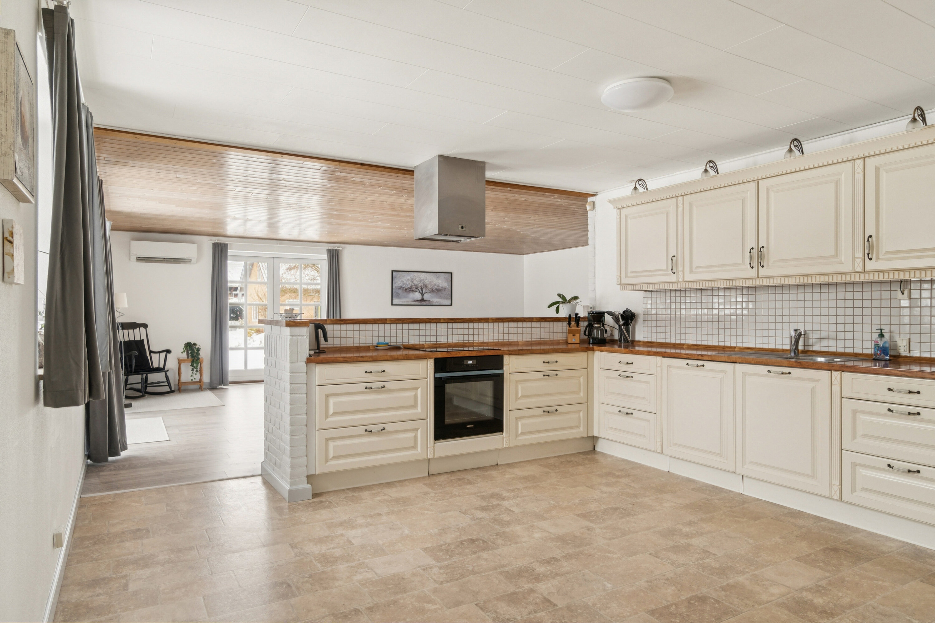 Fremhævet køkken billede i fuldskærmstilstand. Billede af Damvej 1, 4750 Lundby