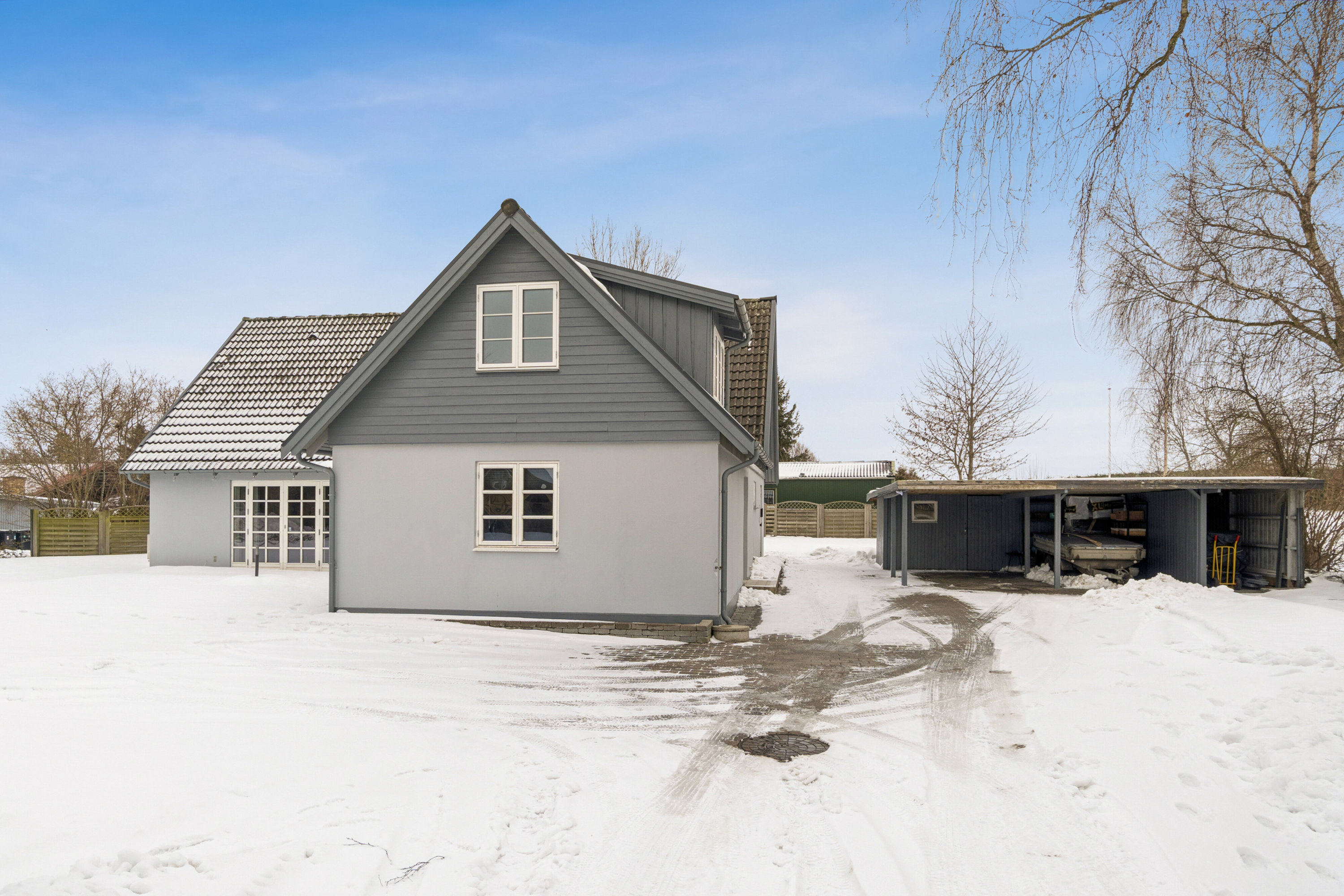 Fremhævet set fra vejen billede i fuldskærmstilstand. Billede af Damvej 1, 4750 Lundby