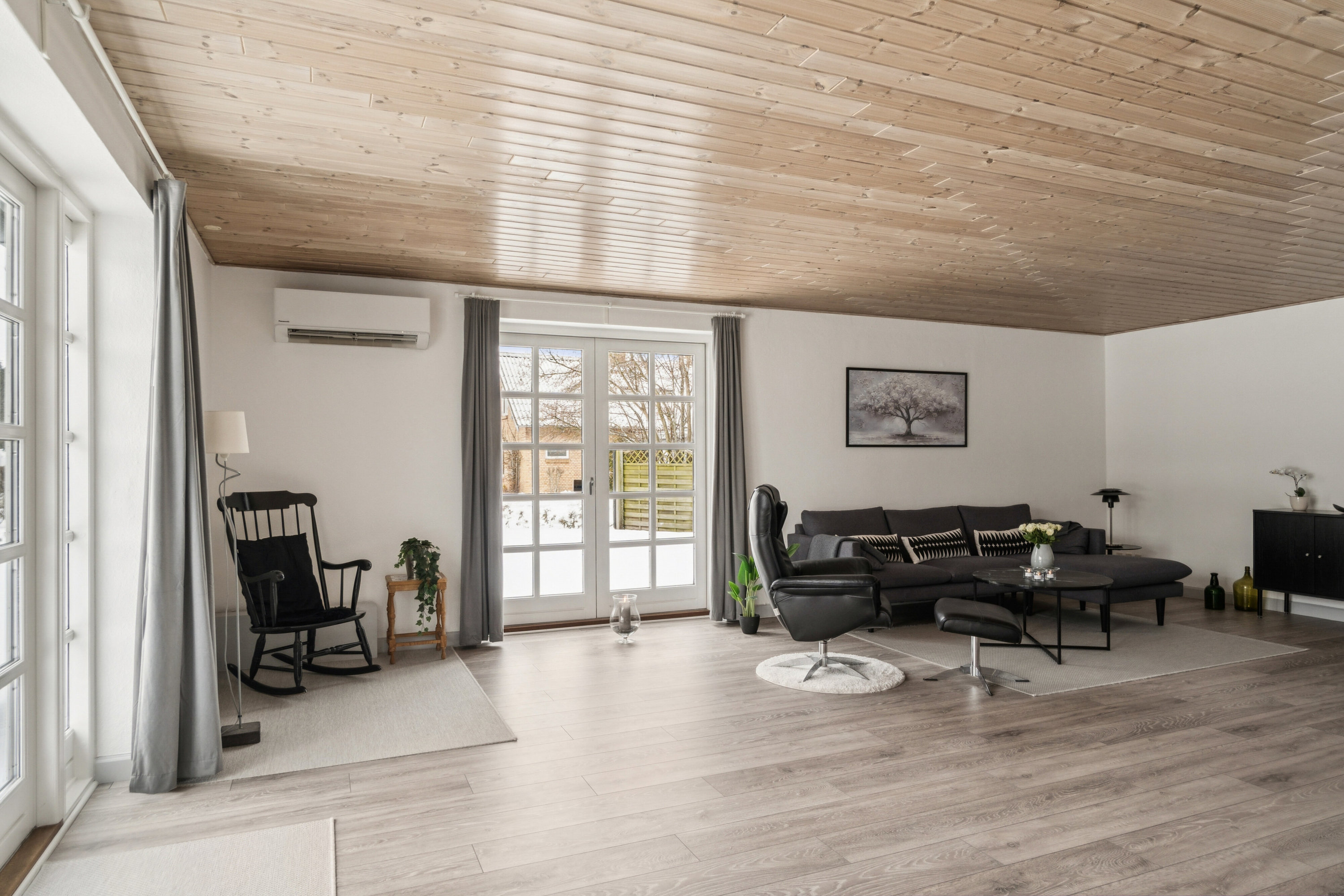 Fremhævet stue billede i fuldskærmstilstand. Billede af Damvej 1, 4750 Lundby