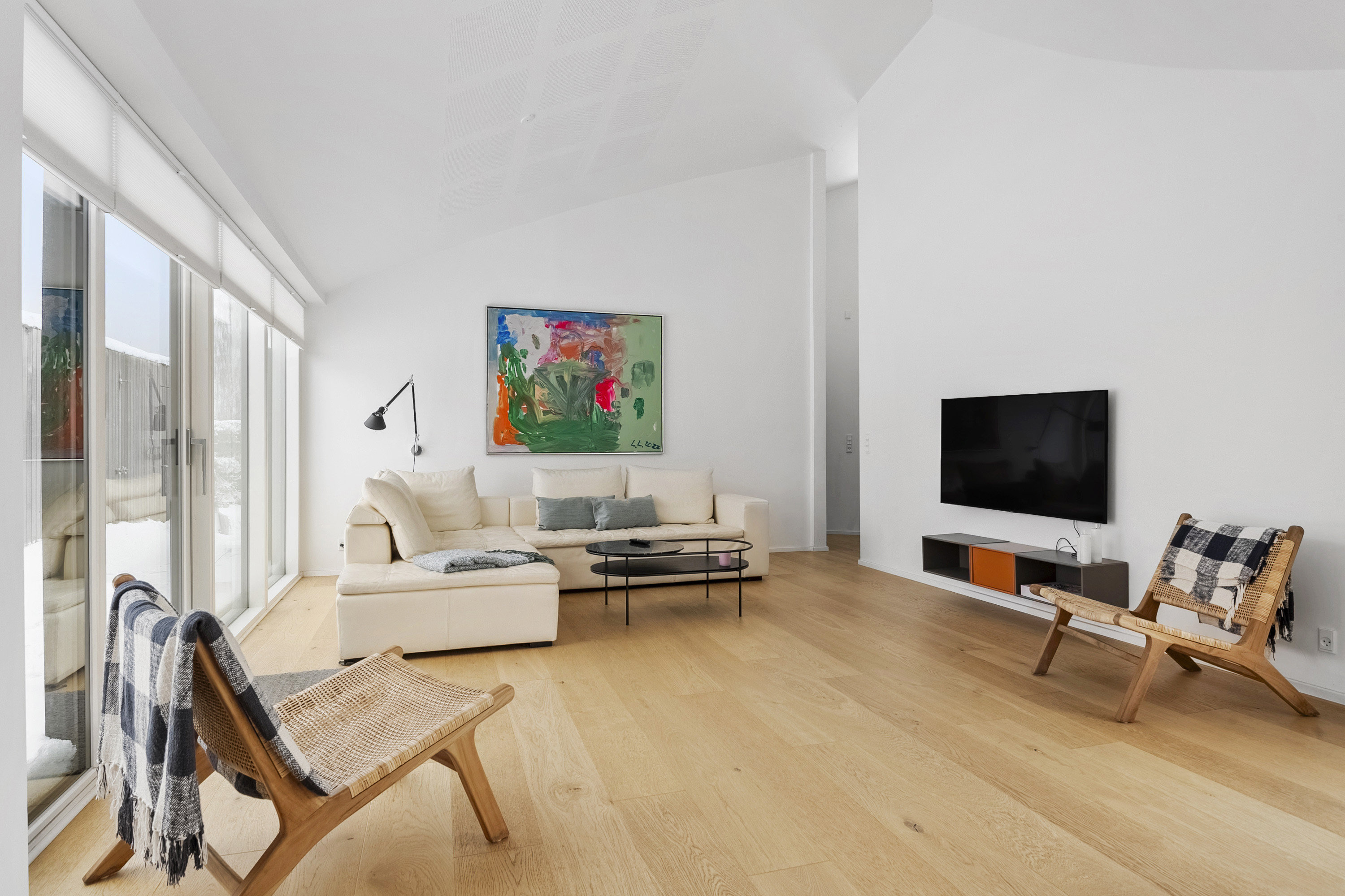 Fremhævet stue billede i fuldskærmstilstand. Billede af P.Baatrupsvej 46, Kysing Næs, 8300 Odder