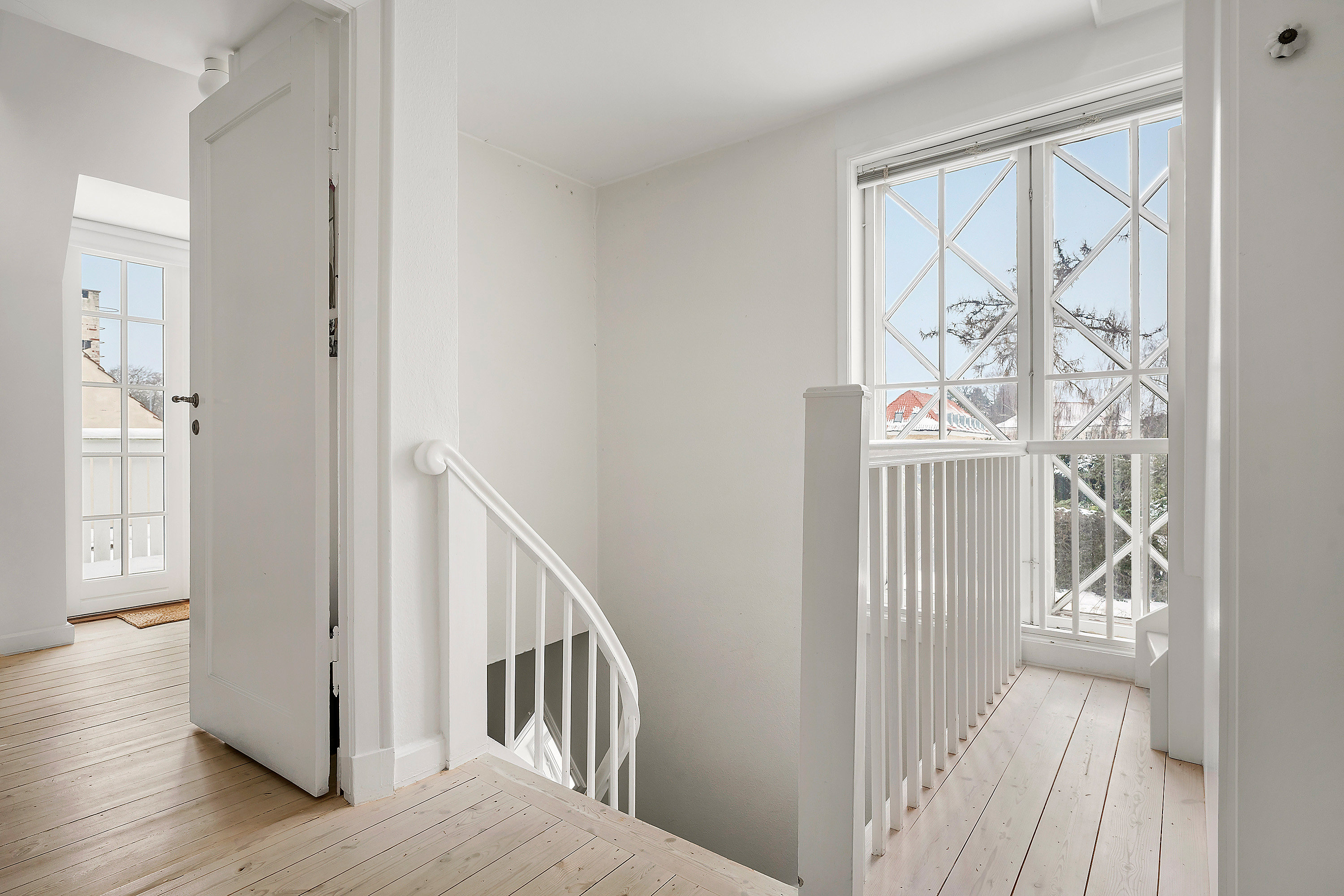 Fremhævet entré billede i fuldskærmstilstand. Billede af Hjortevangen 3, 2920 Charlottenlund