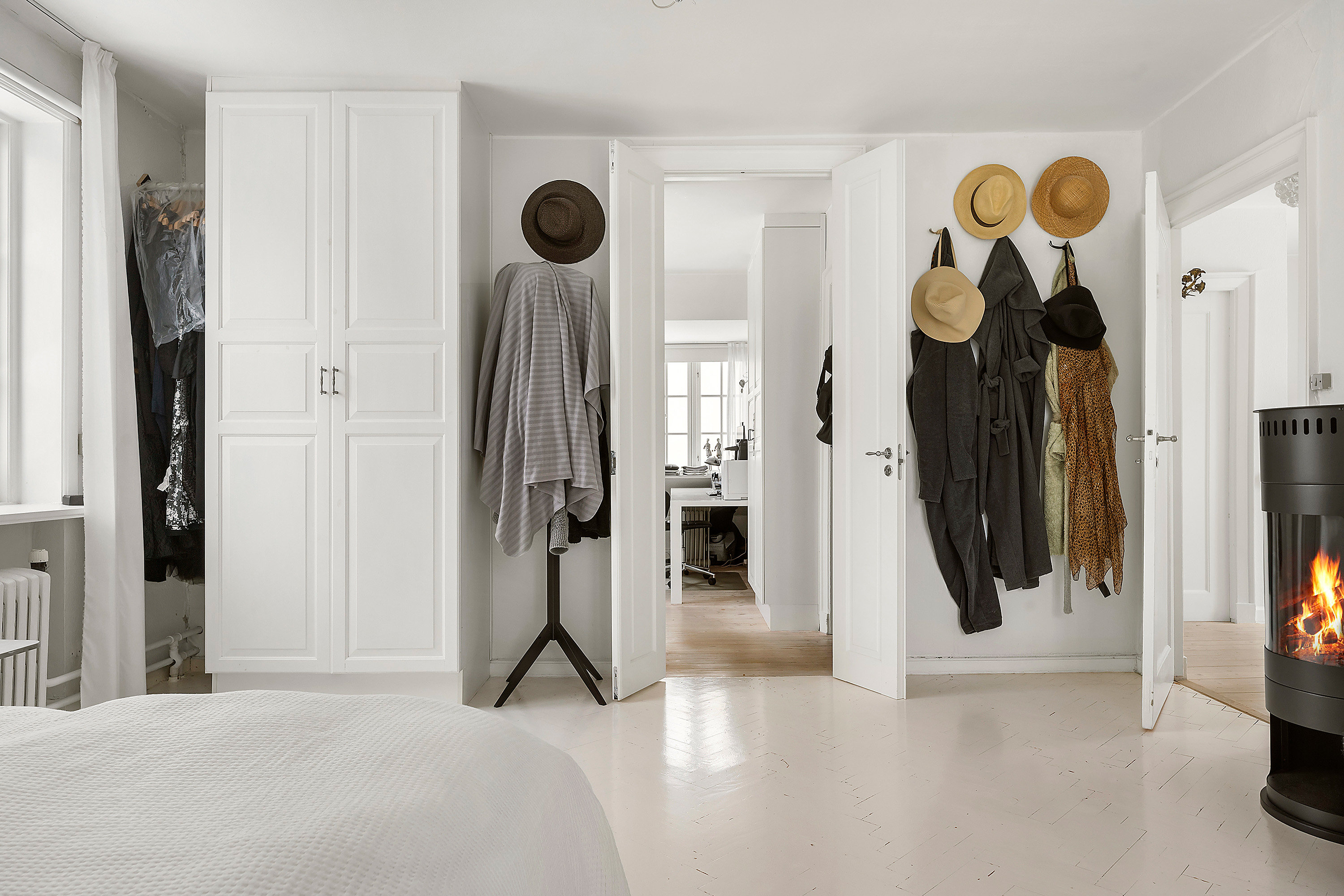 Fremhævet entré billede i fuldskærmstilstand. Billede af Hjortevangen 3, 2920 Charlottenlund