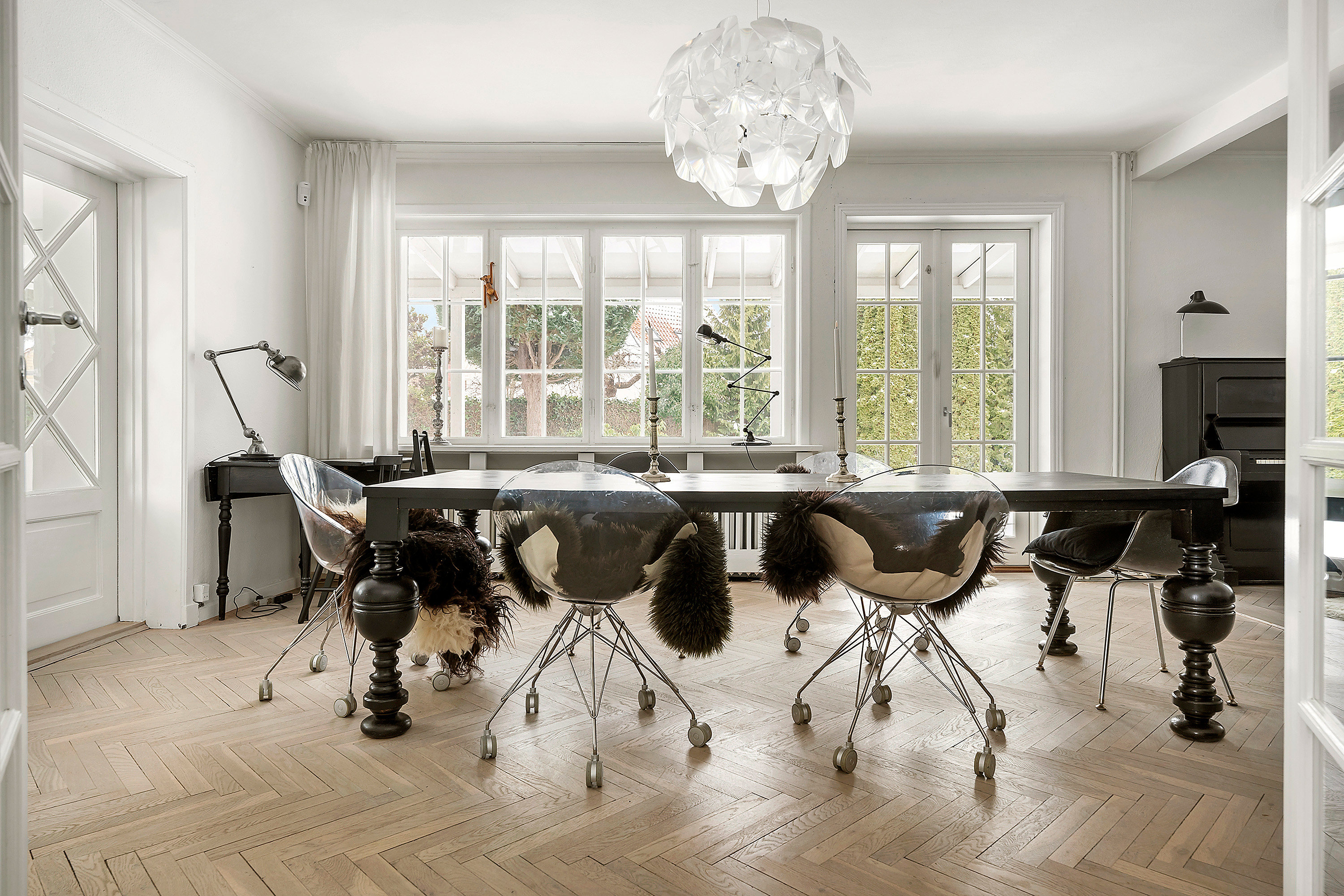 Fremhævet spisestue billede i fuldskærmstilstand. Billede af Hjortevangen 3, 2920 Charlottenlund