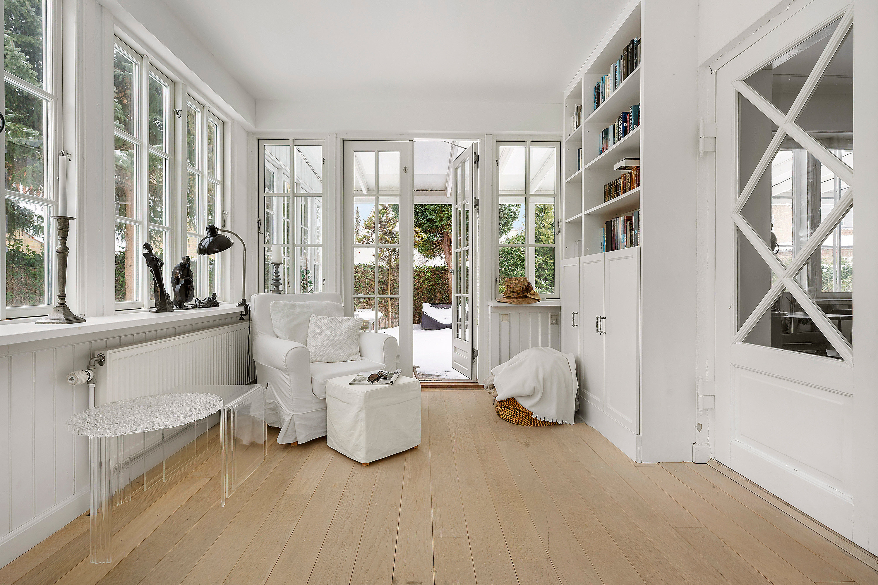 Fremhævet stue billede i fuldskærmstilstand. Billede af Hjortevangen 3, 2920 Charlottenlund