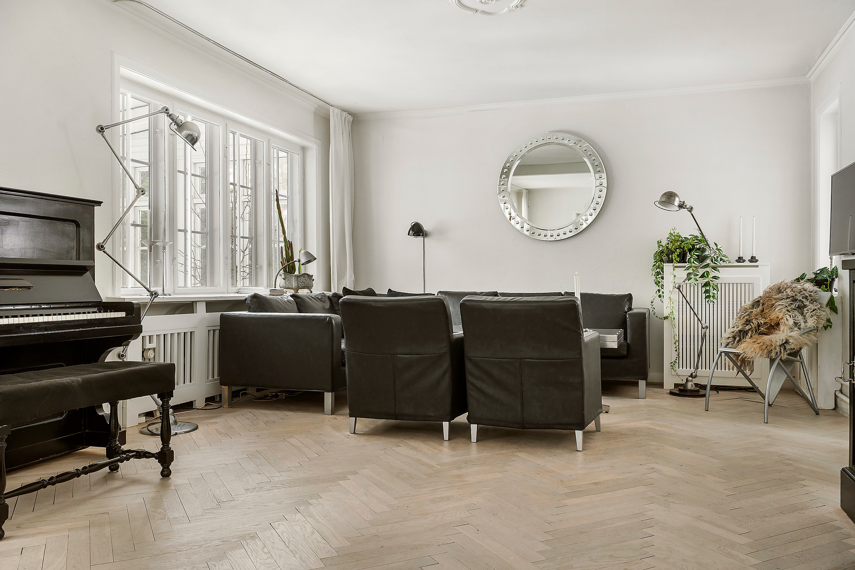 Fremhævet stue billede i fuldskærmstilstand. Billede af Hjortevangen 3, 2920 Charlottenlund