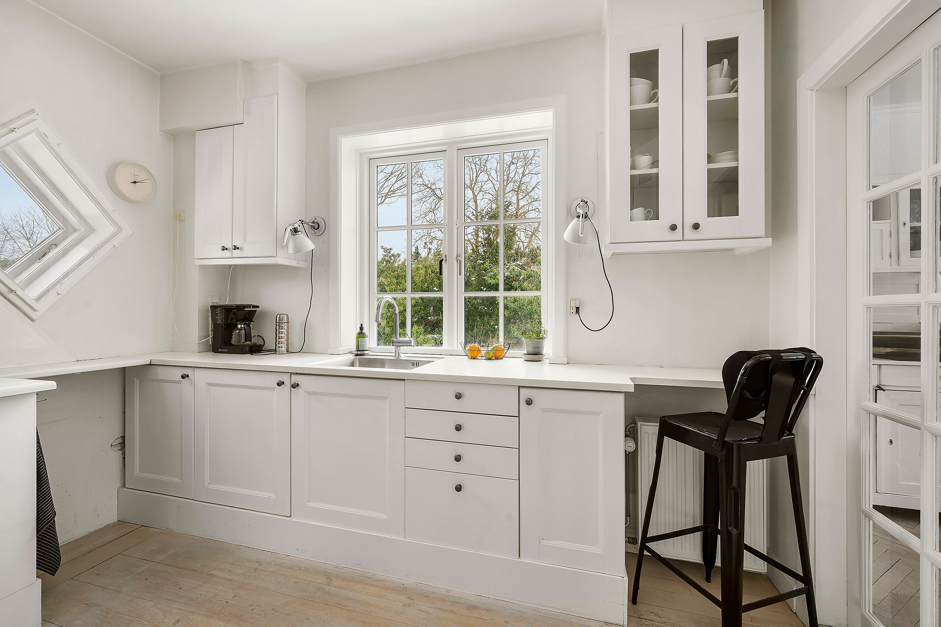 Fremhævet køkken billede i fuldskærmstilstand. Billede af Hjortevangen 3, 2920 Charlottenlund