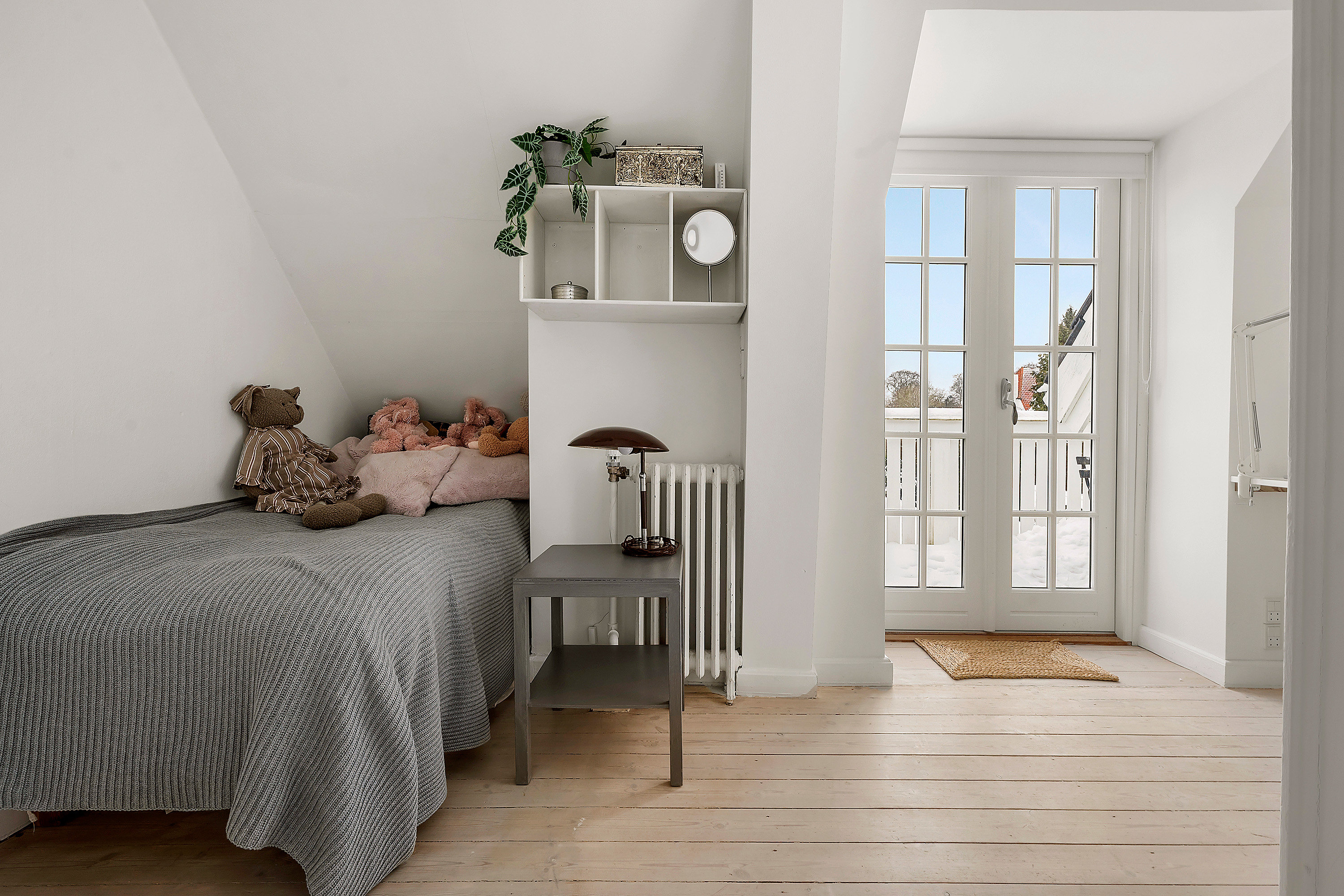 Fremhævet soveværelse billede i fuldskærmstilstand. Billede af Hjortevangen 3, 2920 Charlottenlund