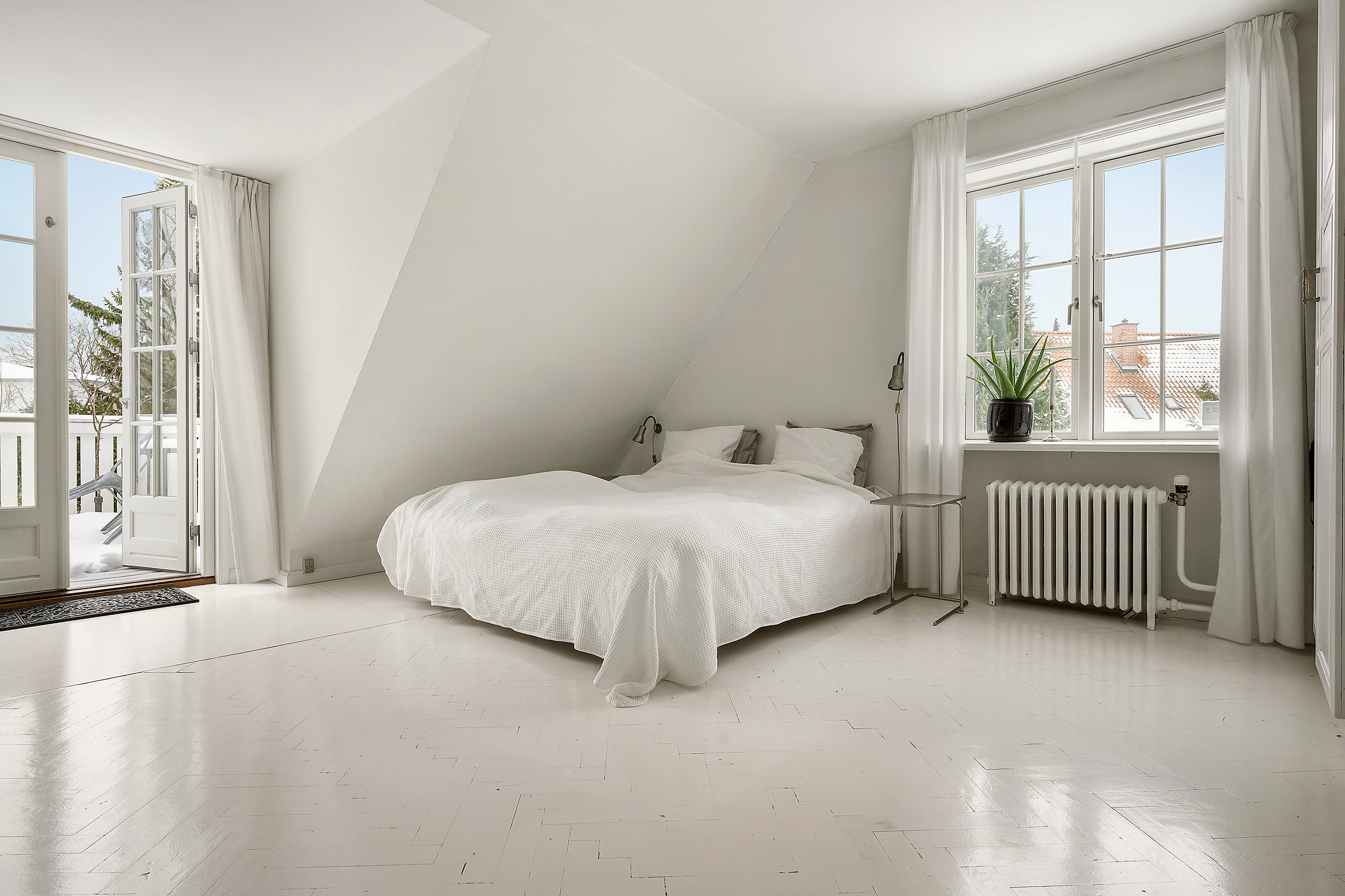 Fremhævet soveværelse billede i fuldskærmstilstand. Billede af Hjortevangen 3, 2920 Charlottenlund